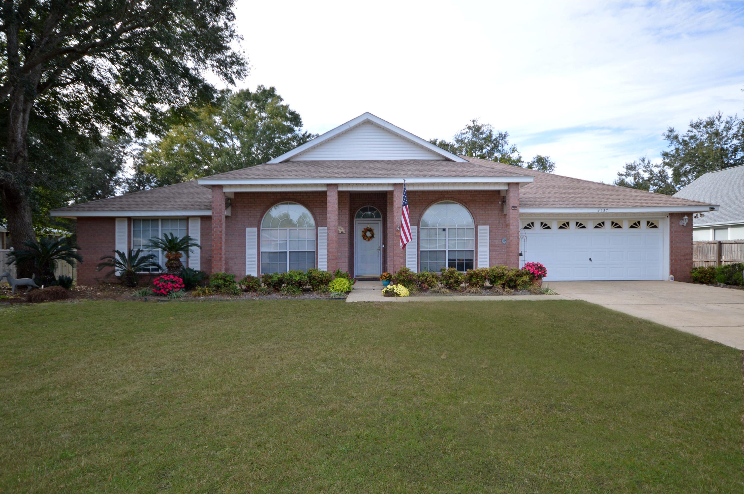 ROBLEDAL ESTATES - Residential