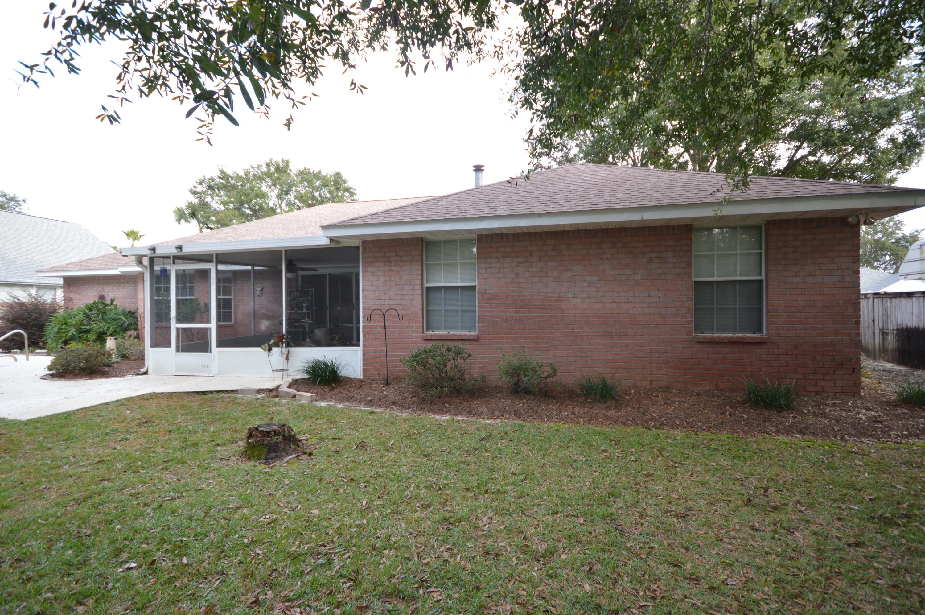 ROBLEDAL ESTATES - Residential