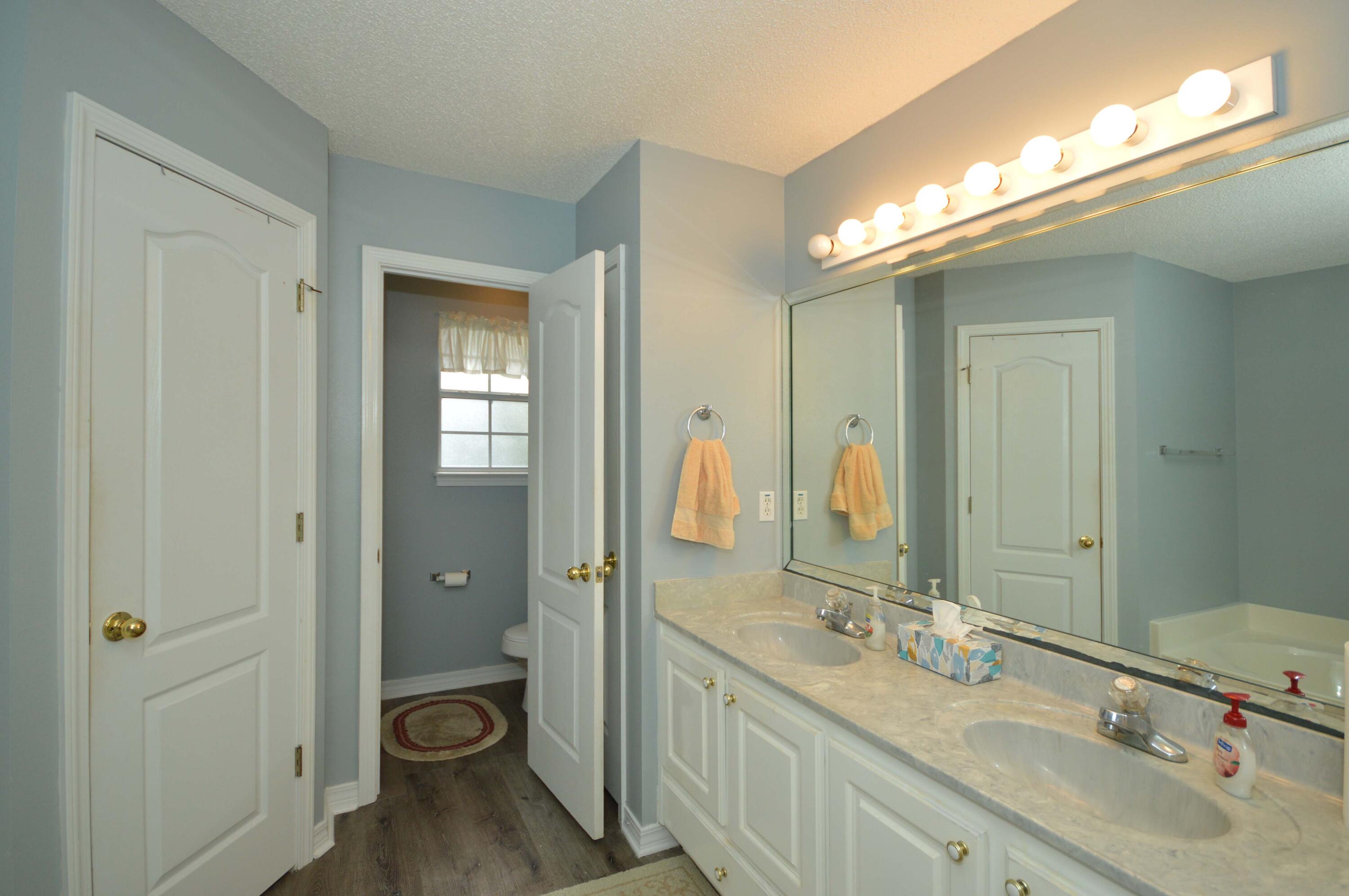 ROBLEDAL ESTATES - Residential