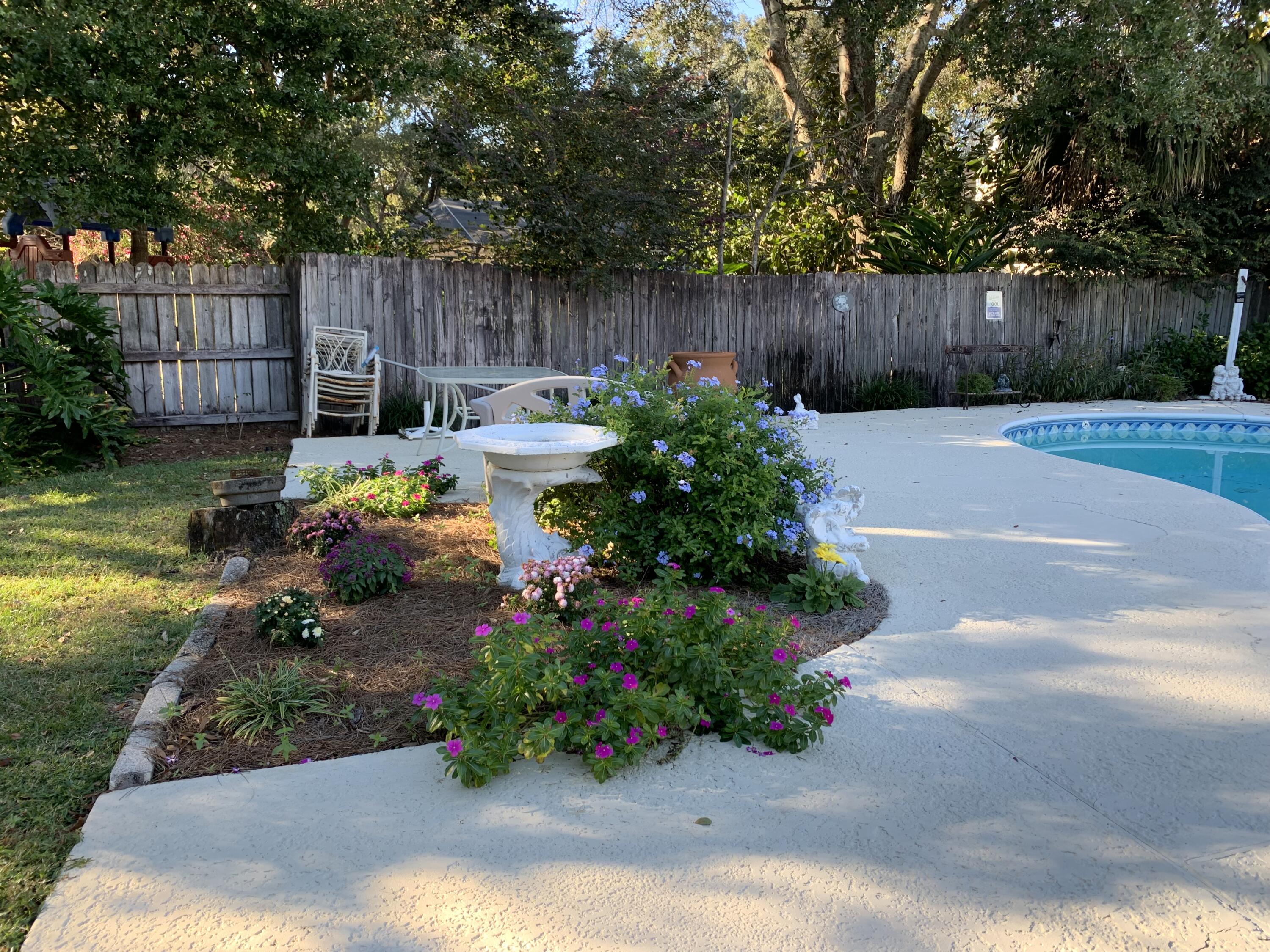 ROBLEDAL ESTATES - Residential