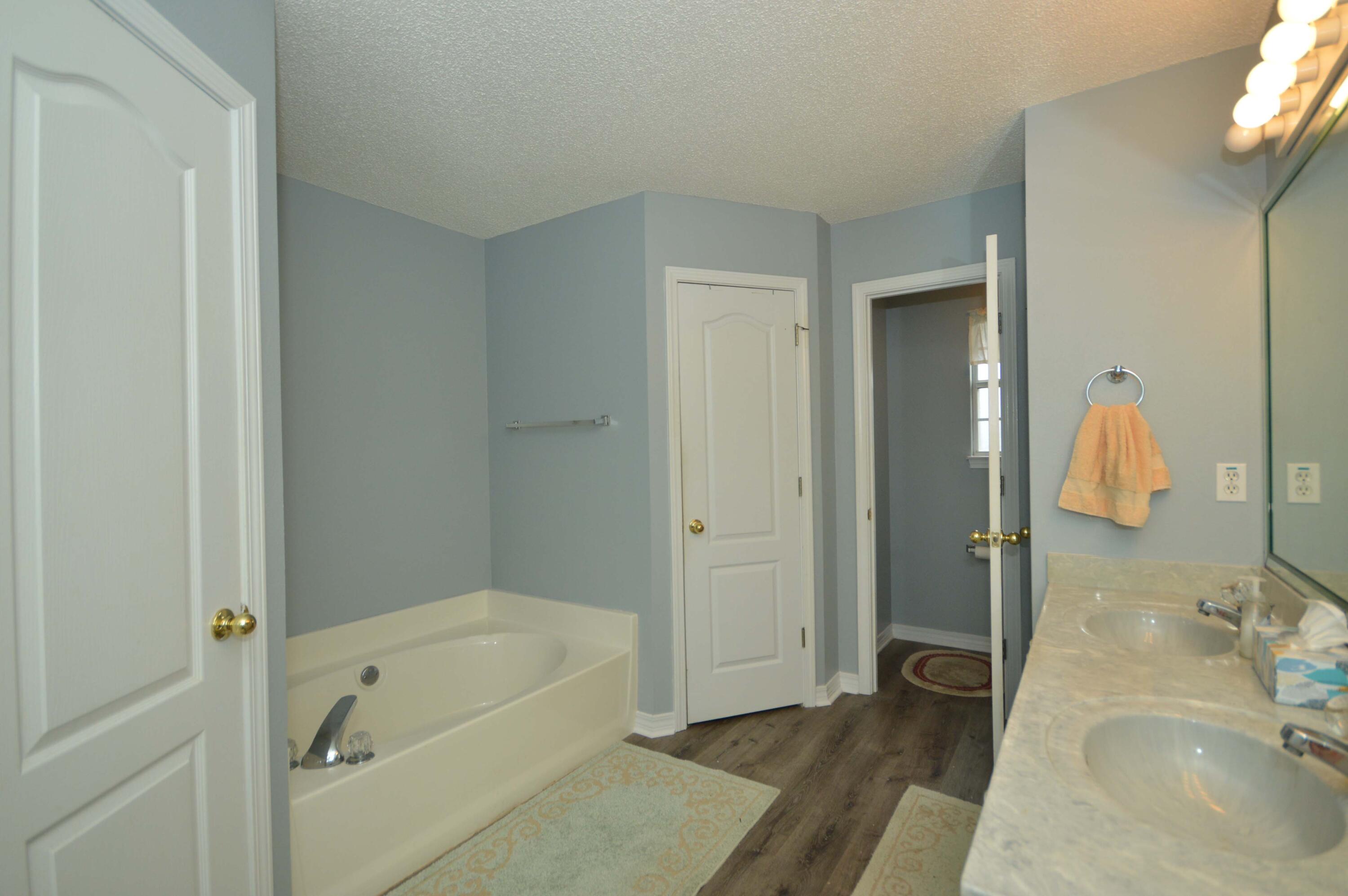 ROBLEDAL ESTATES - Residential