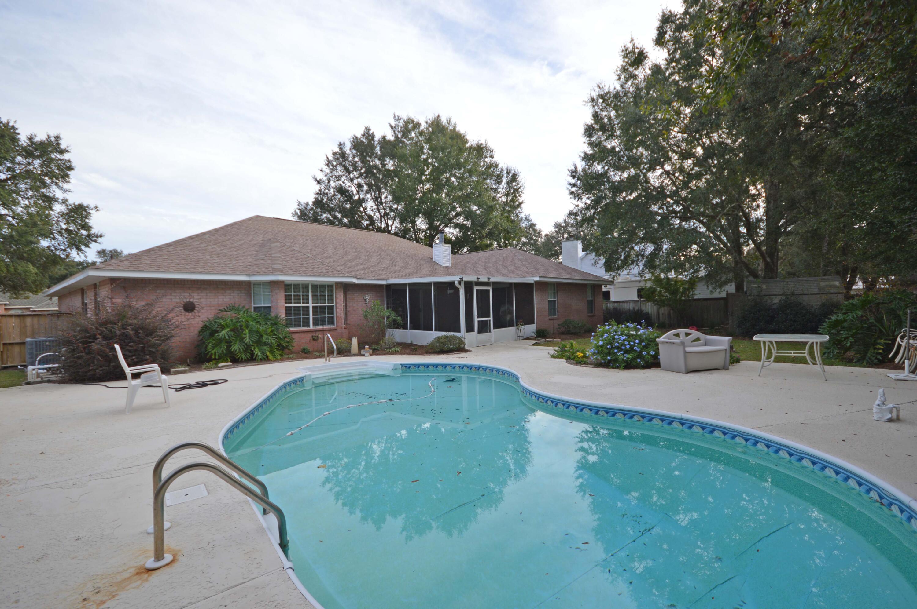 ROBLEDAL ESTATES - Residential