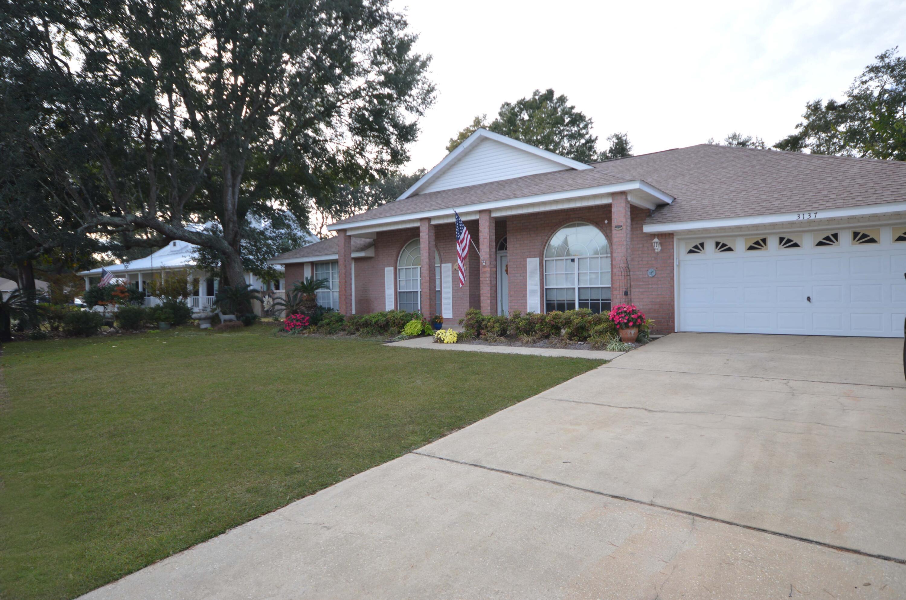 ROBLEDAL ESTATES - Residential