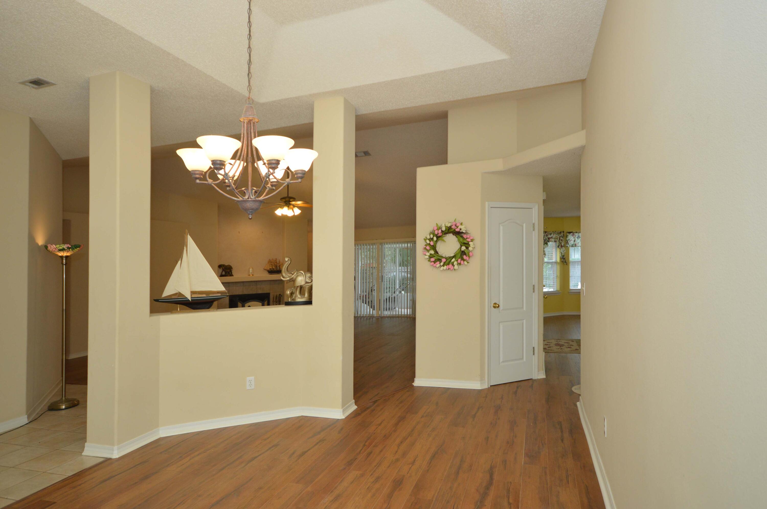 ROBLEDAL ESTATES - Residential