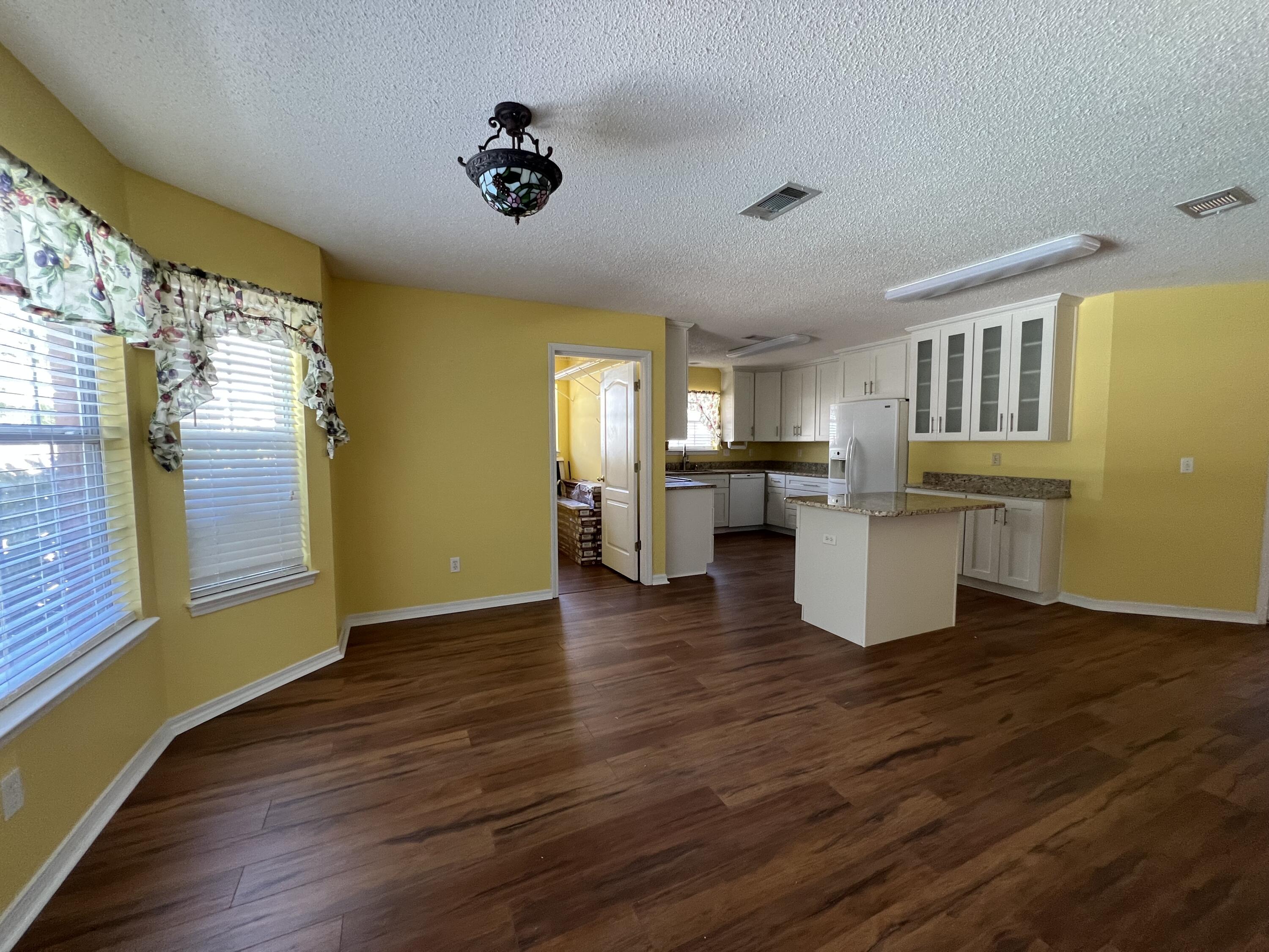 ROBLEDAL ESTATES - Residential