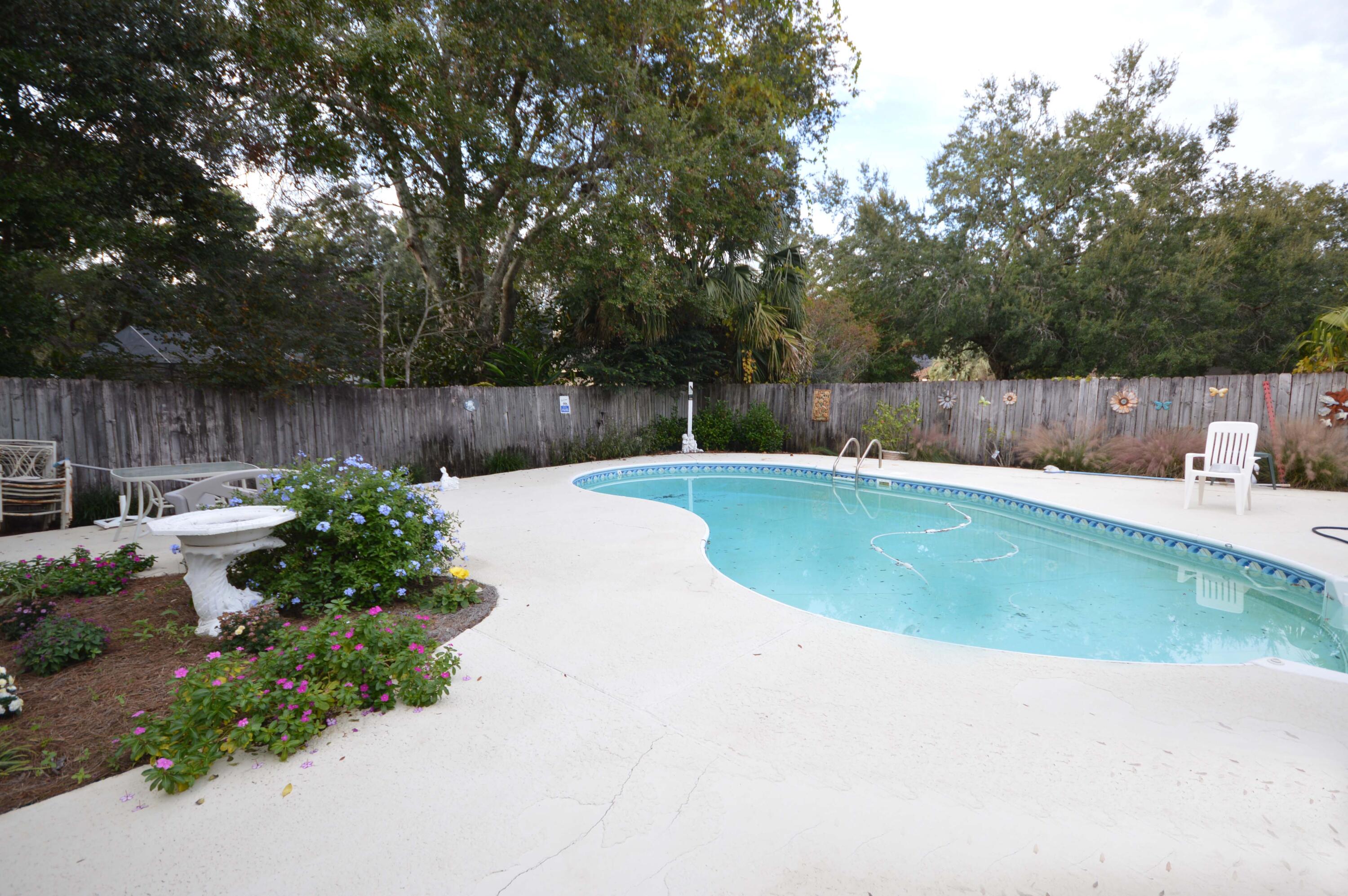 ROBLEDAL ESTATES - Residential