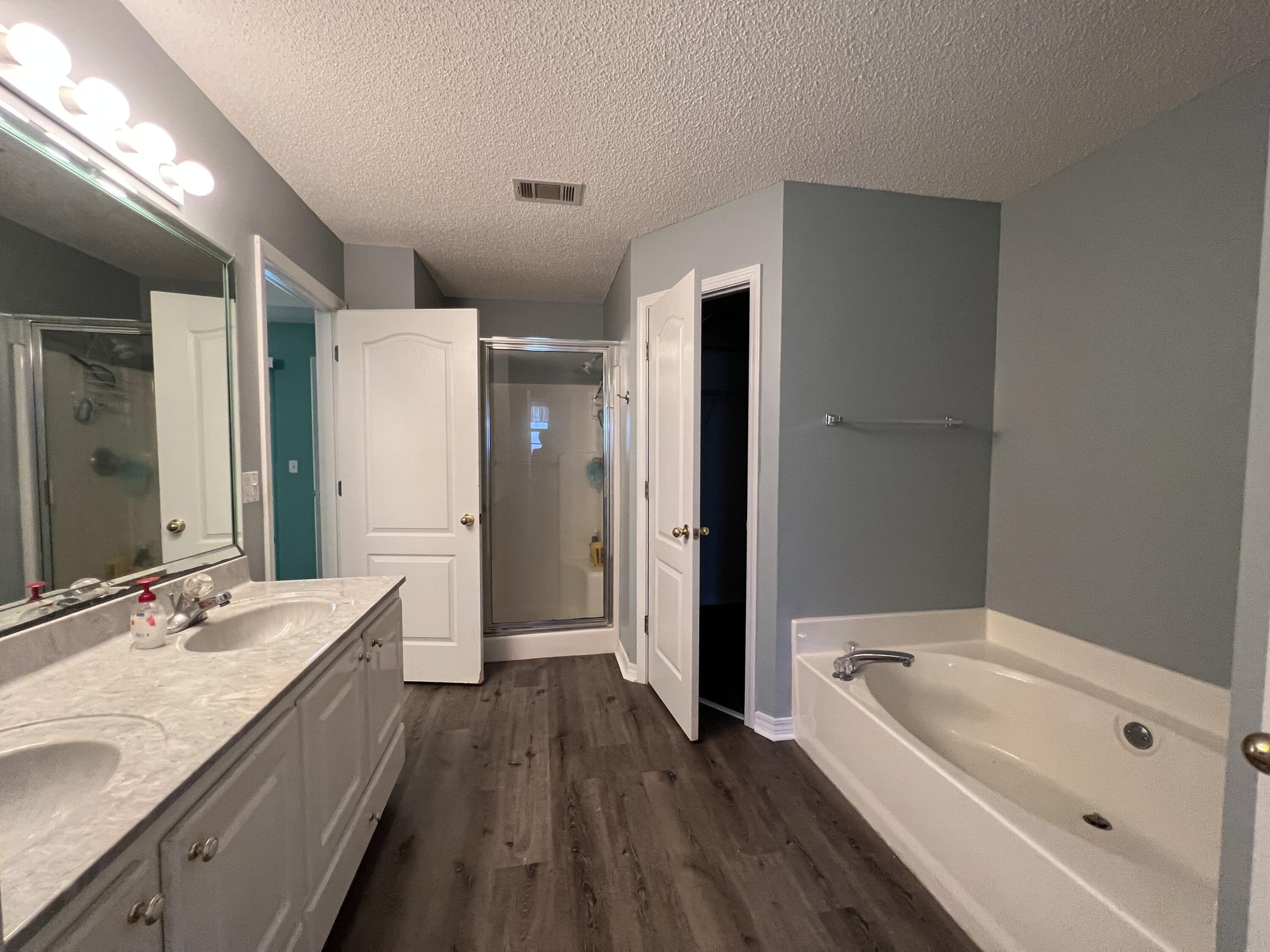 ROBLEDAL ESTATES - Residential