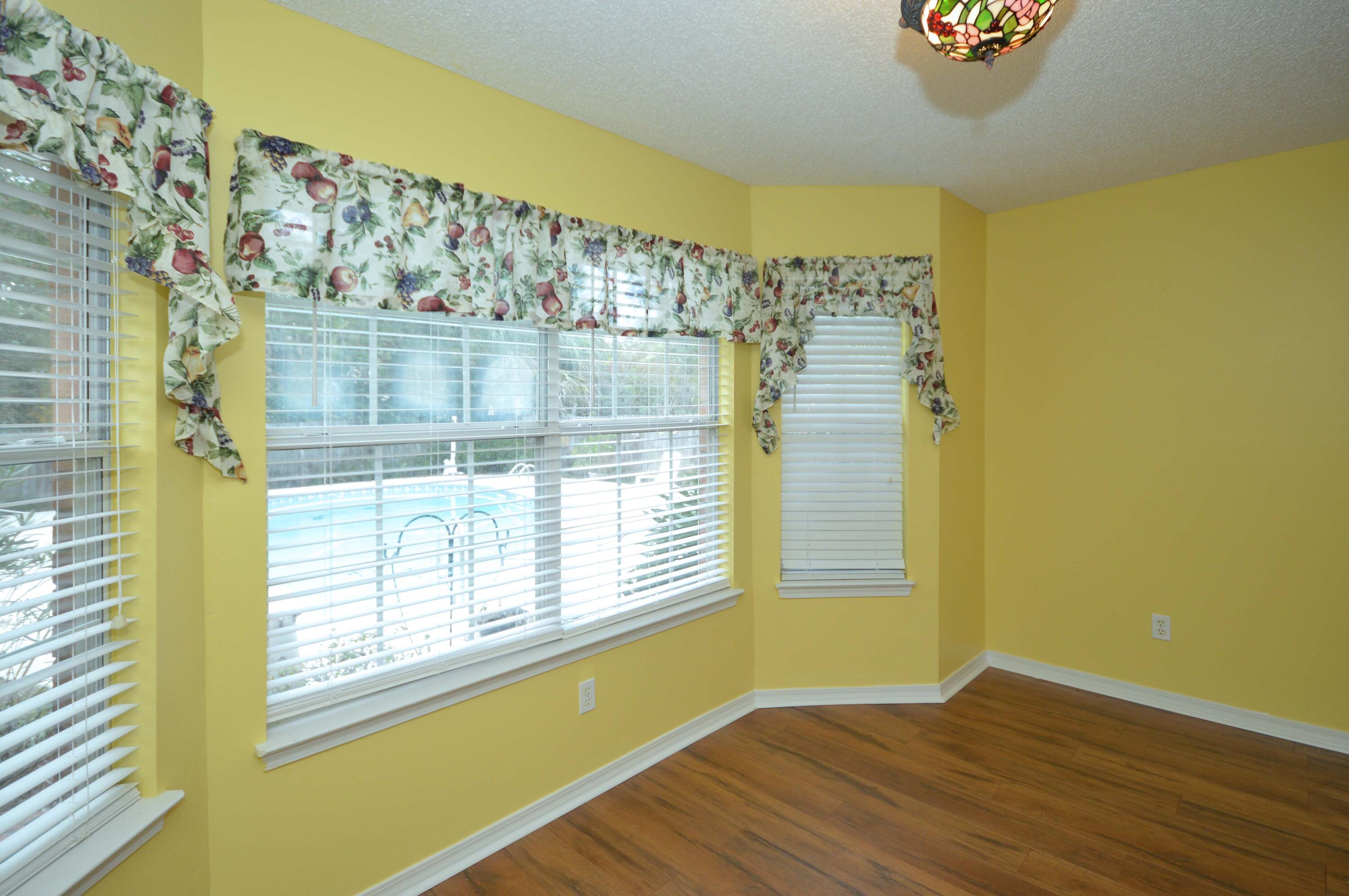 ROBLEDAL ESTATES - Residential