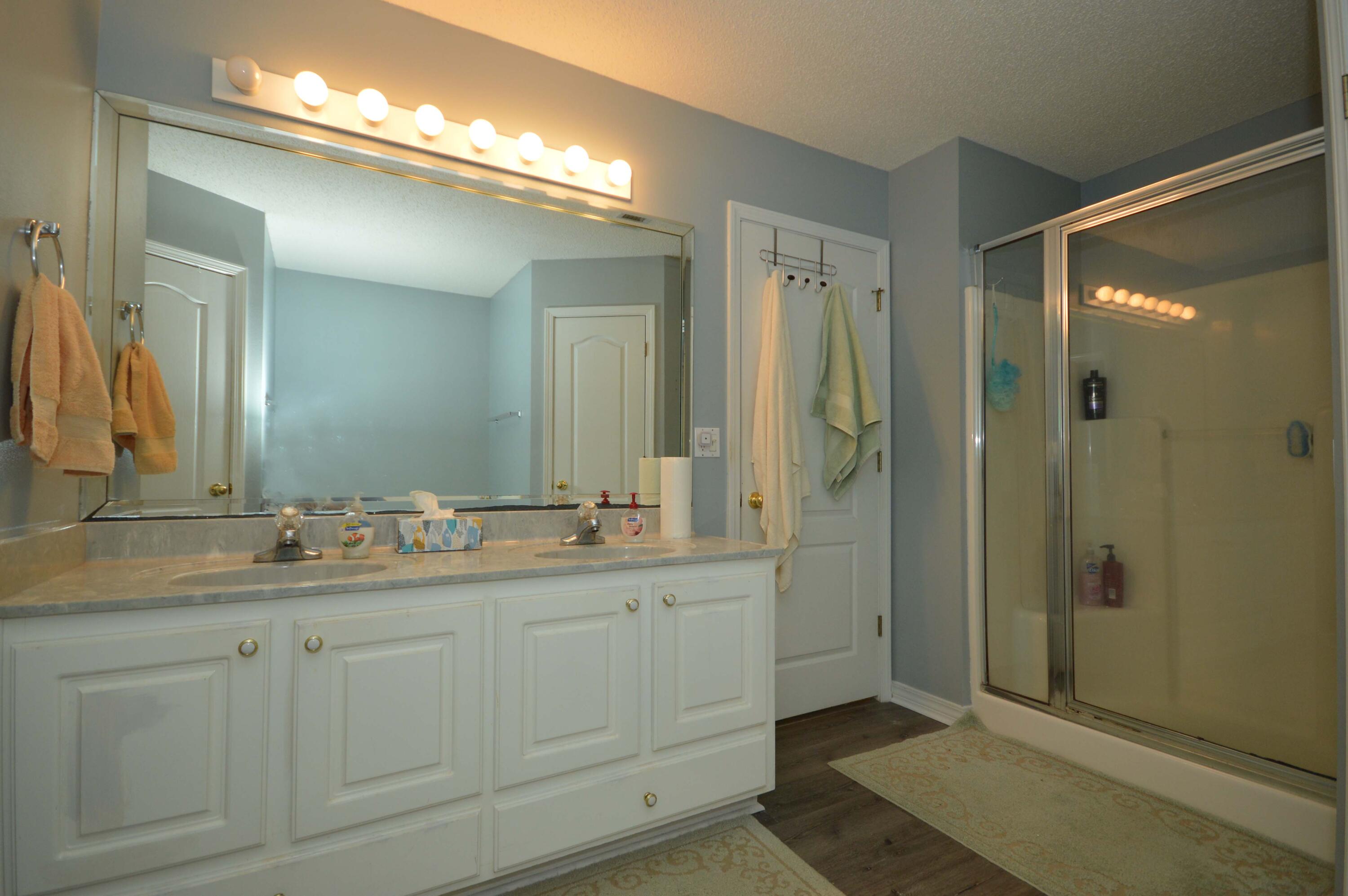 ROBLEDAL ESTATES - Residential