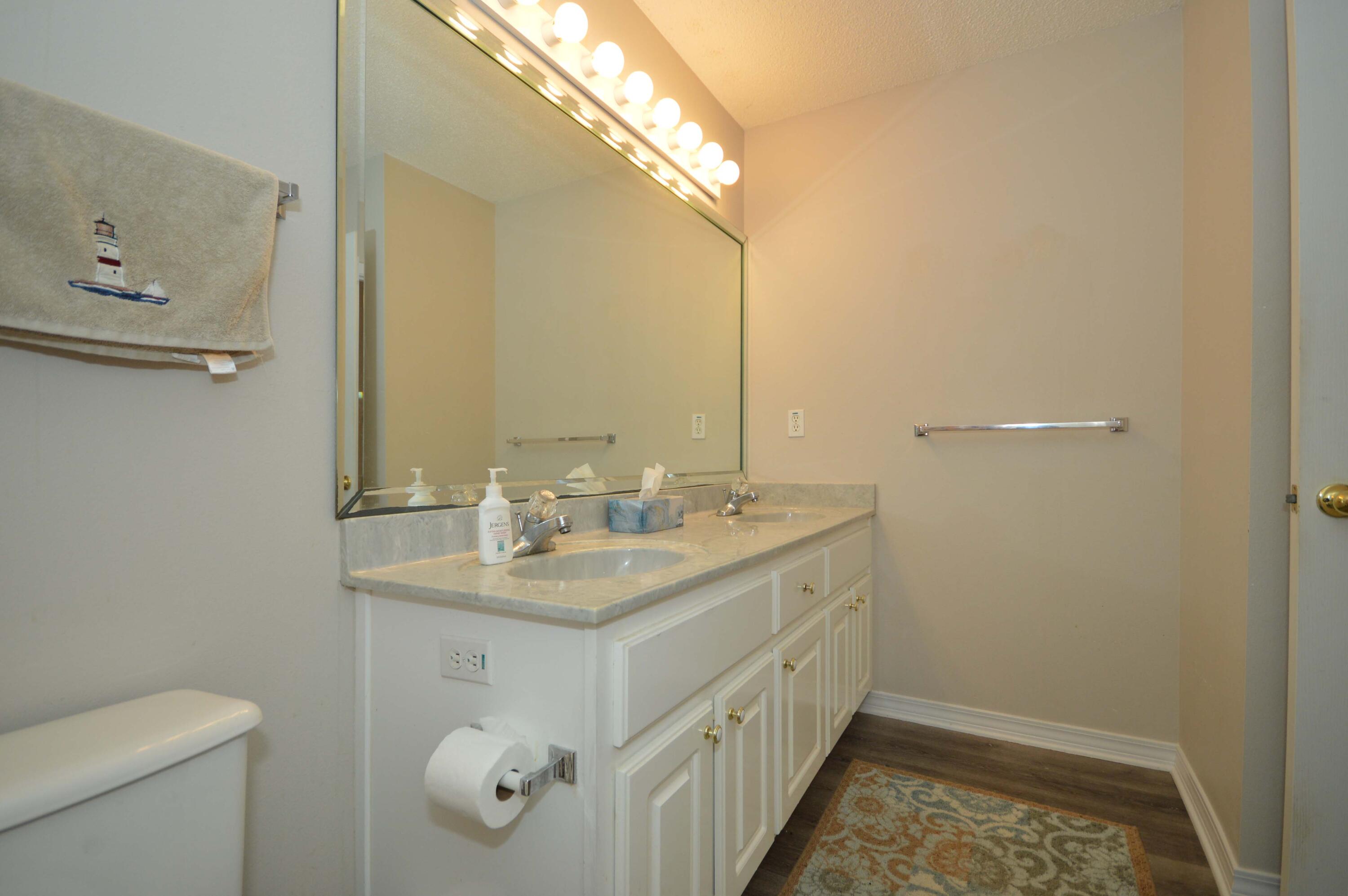 ROBLEDAL ESTATES - Residential