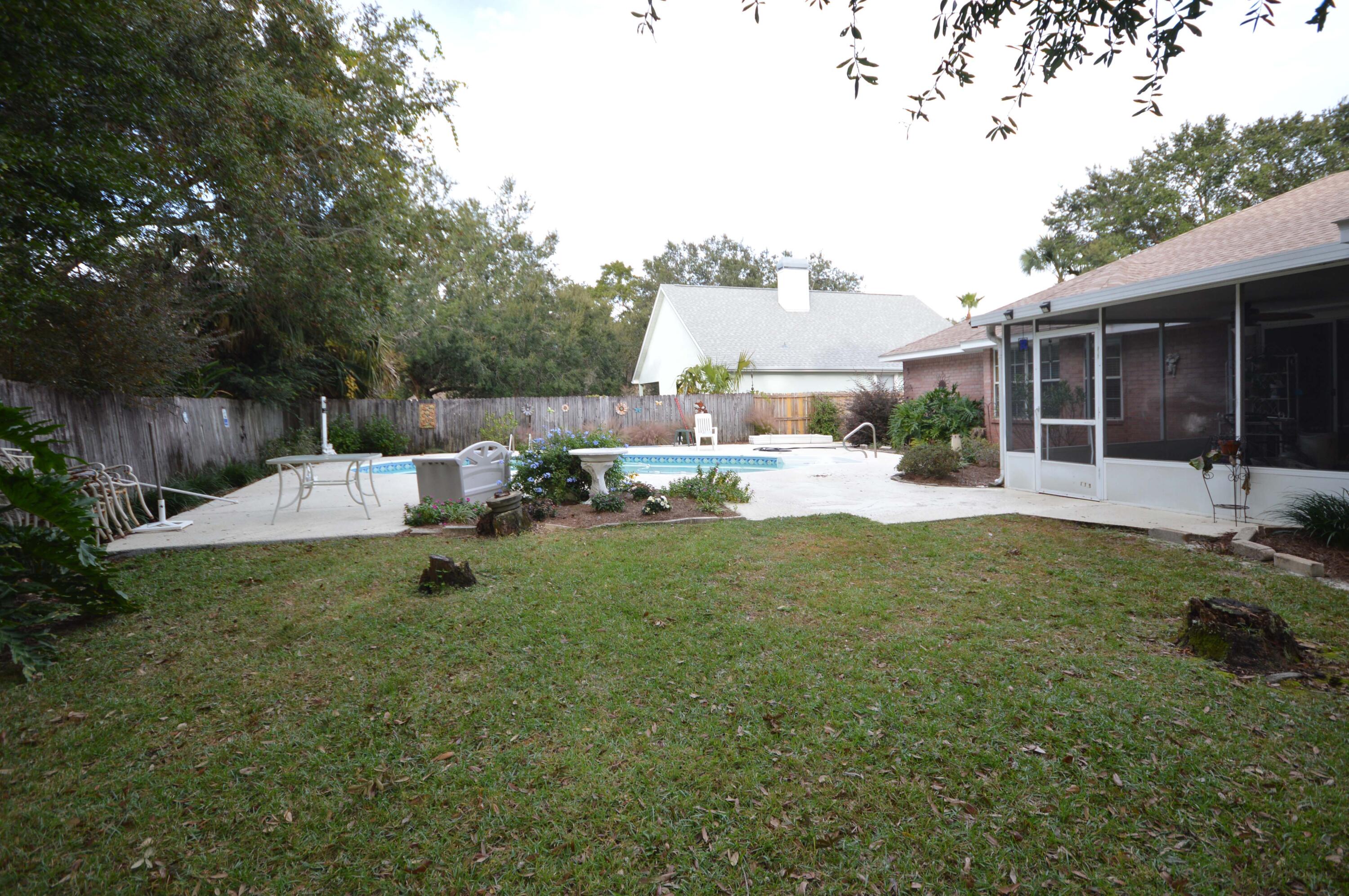 ROBLEDAL ESTATES - Residential