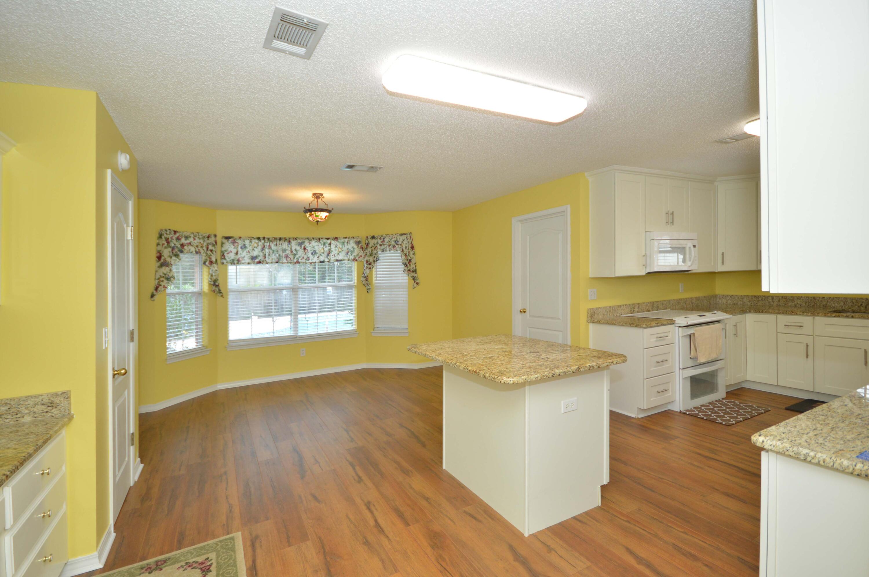 ROBLEDAL ESTATES - Residential