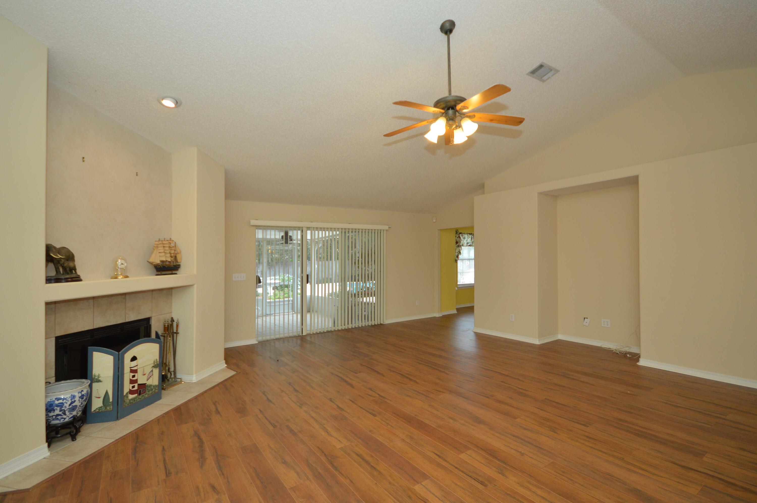 ROBLEDAL ESTATES - Residential