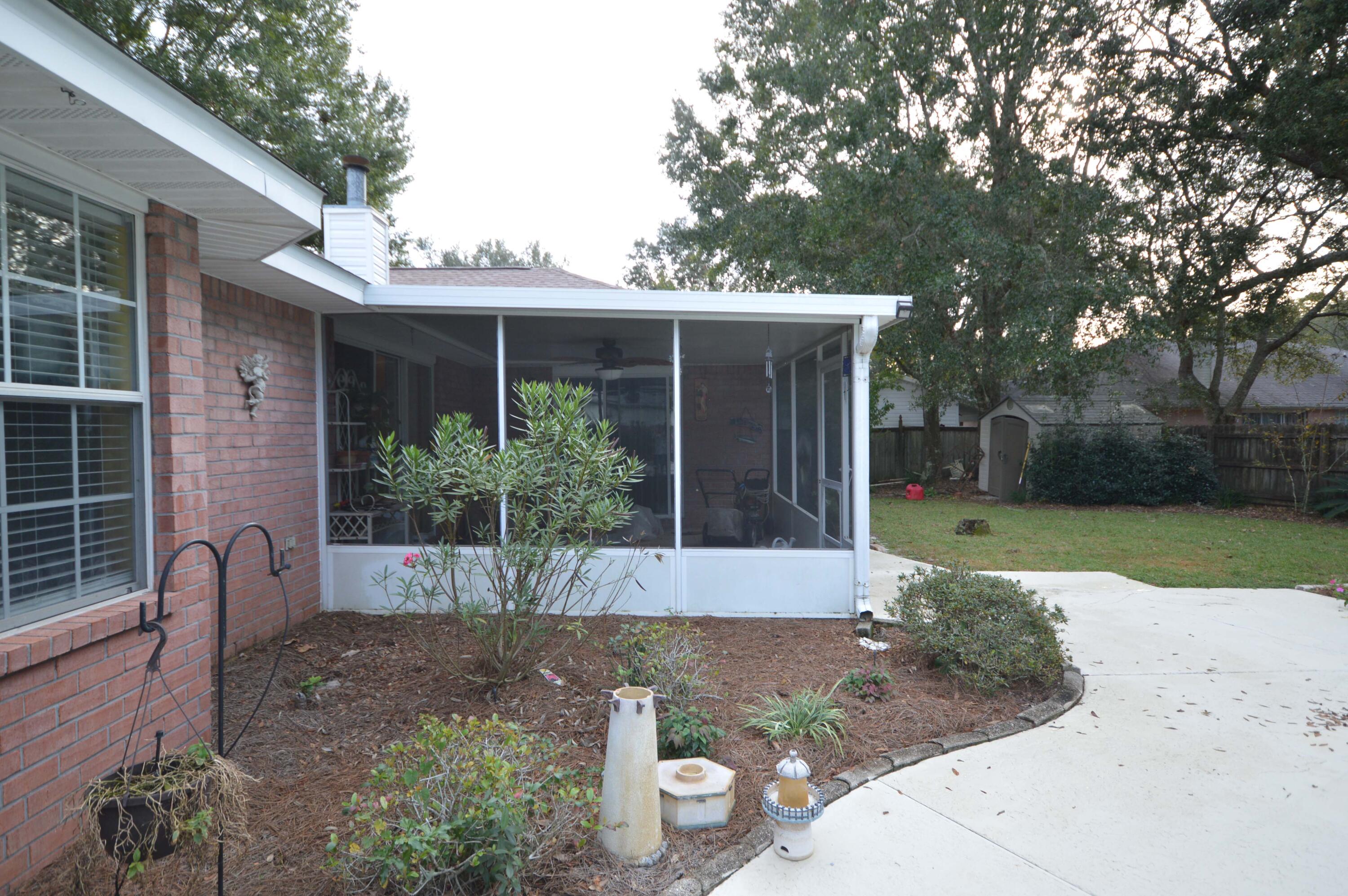 ROBLEDAL ESTATES - Residential