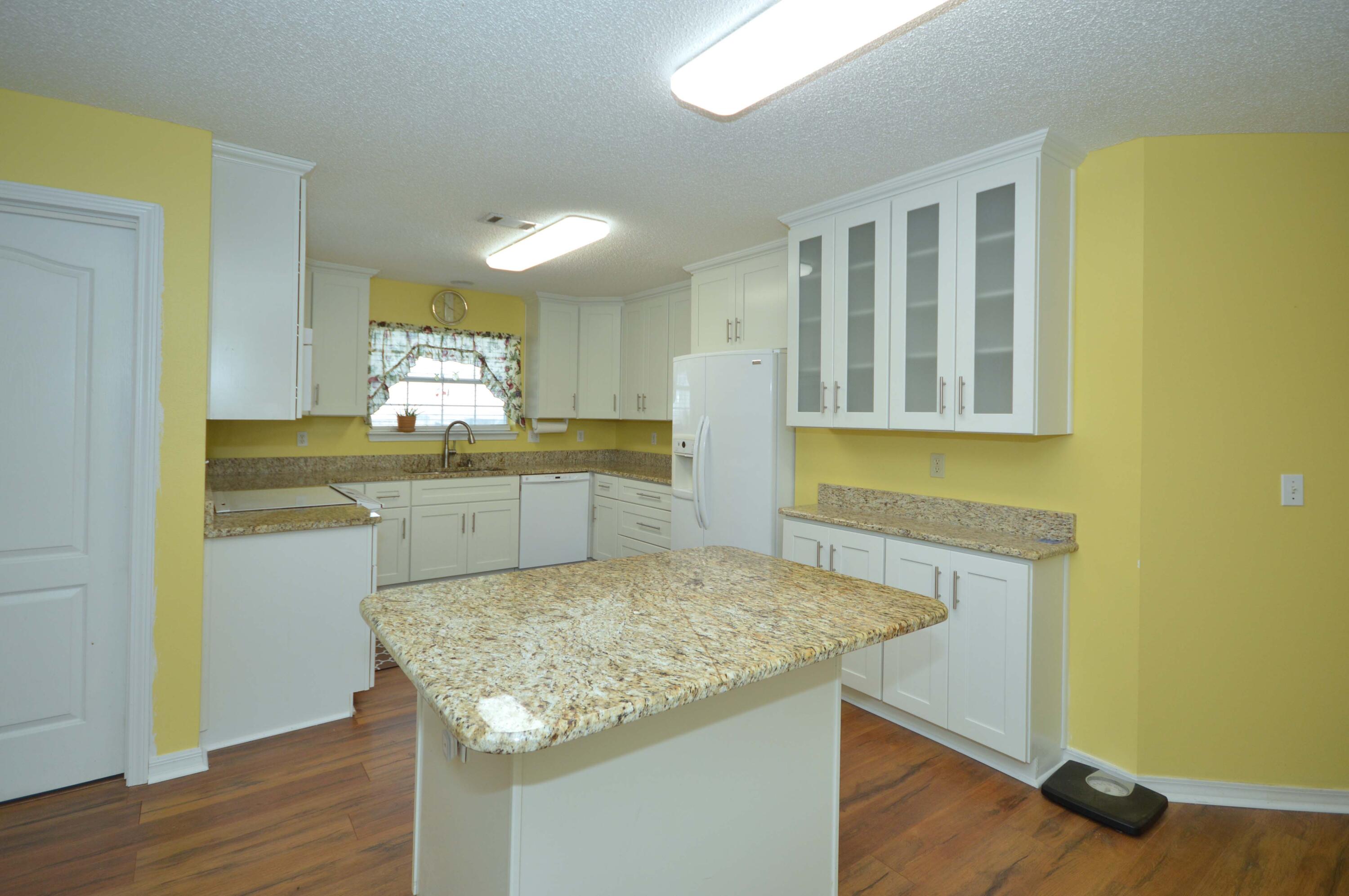 ROBLEDAL ESTATES - Residential