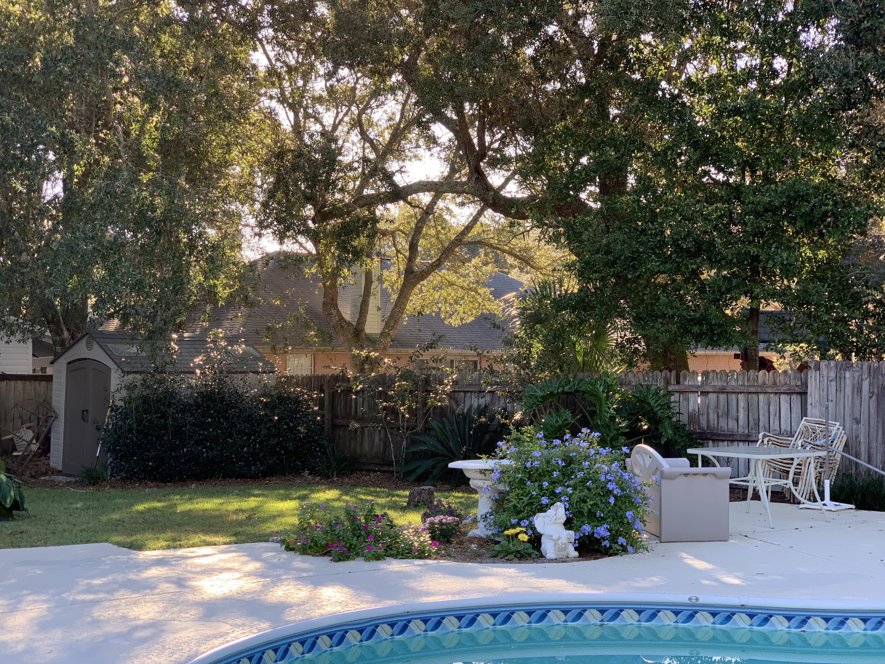 ROBLEDAL ESTATES - Residential