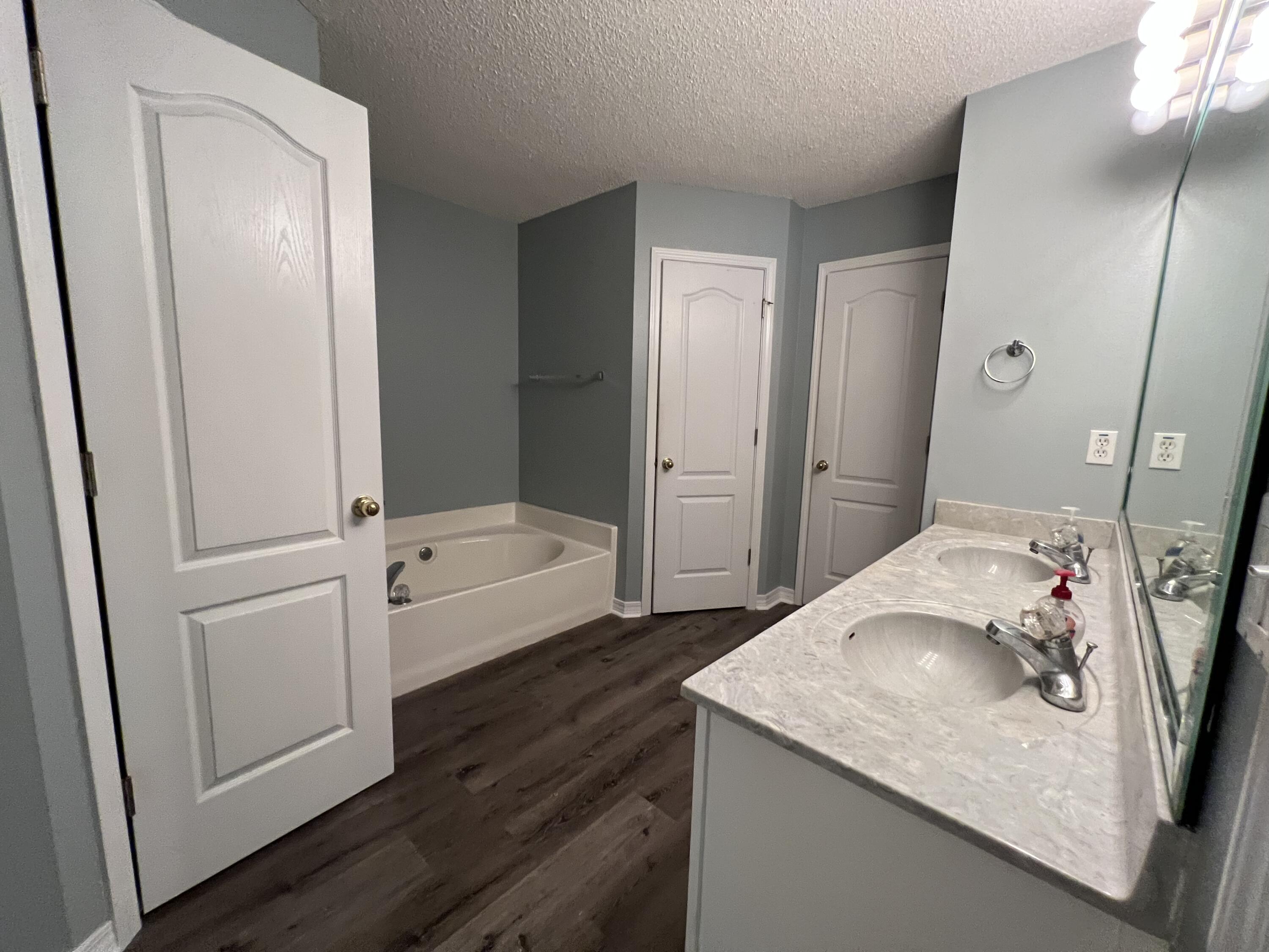 ROBLEDAL ESTATES - Residential