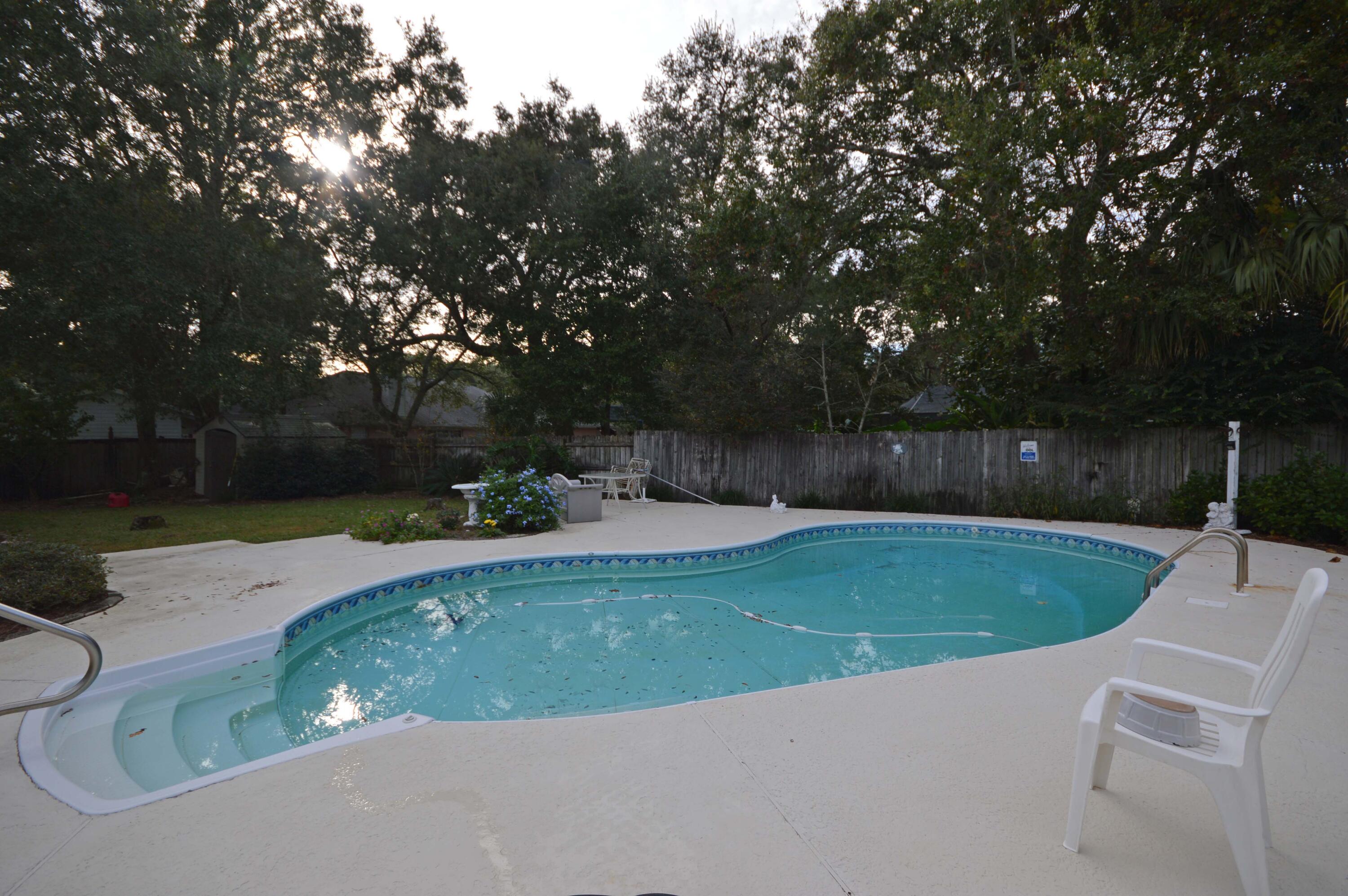 ROBLEDAL ESTATES - Residential