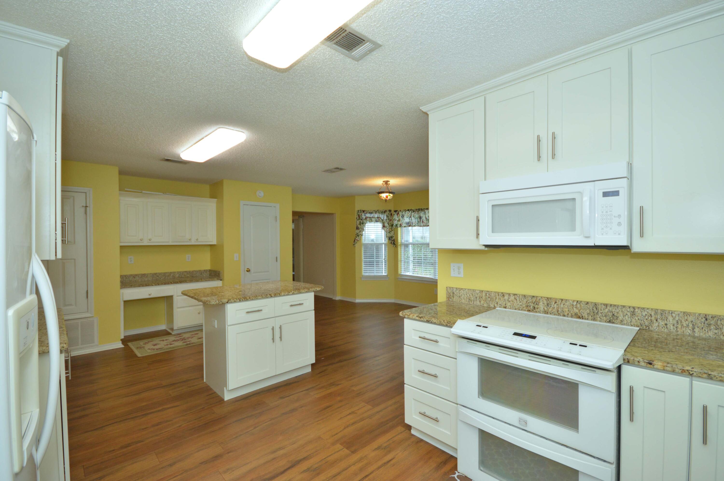 ROBLEDAL ESTATES - Residential