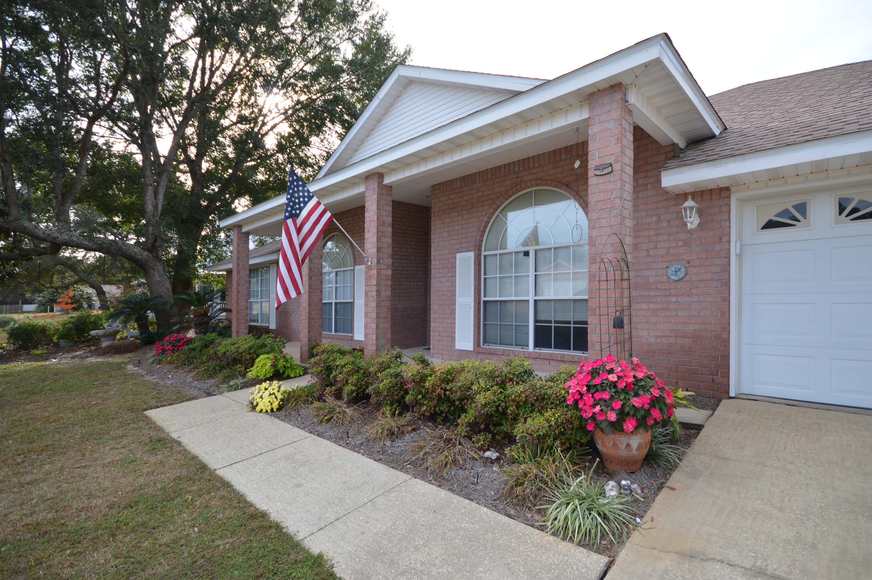 ROBLEDAL ESTATES - Residential