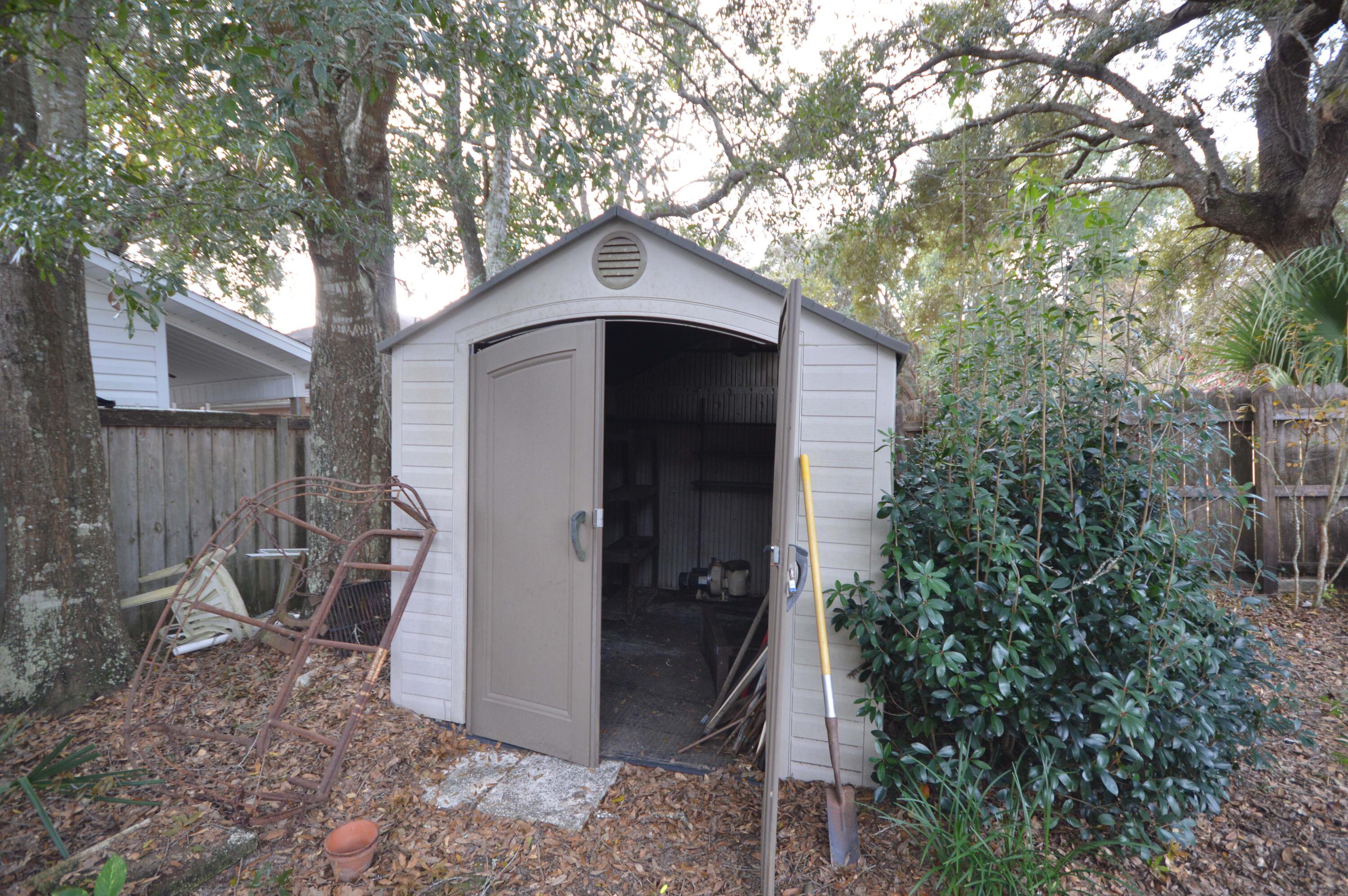 ROBLEDAL ESTATES - Residential