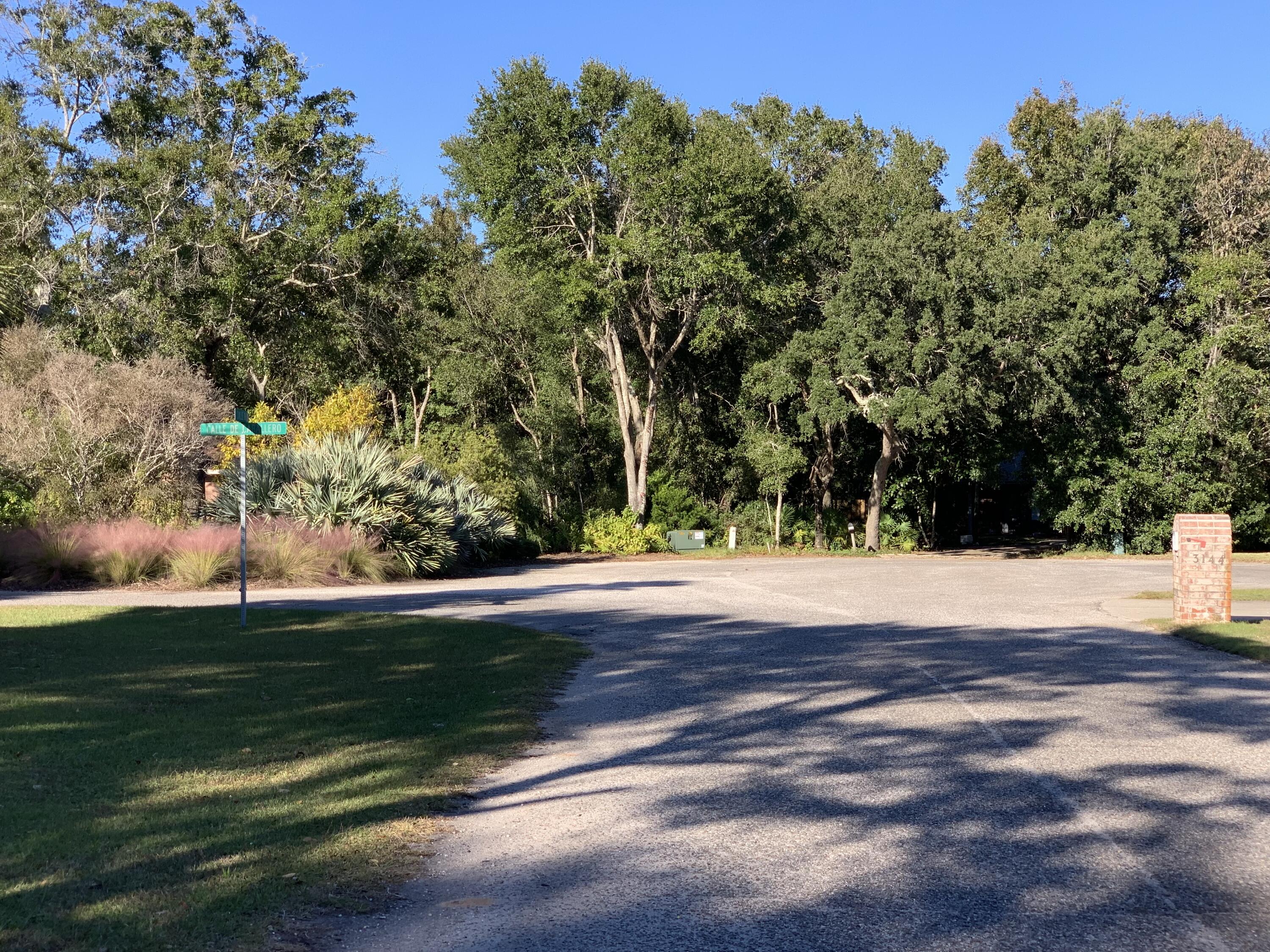 ROBLEDAL ESTATES - Residential