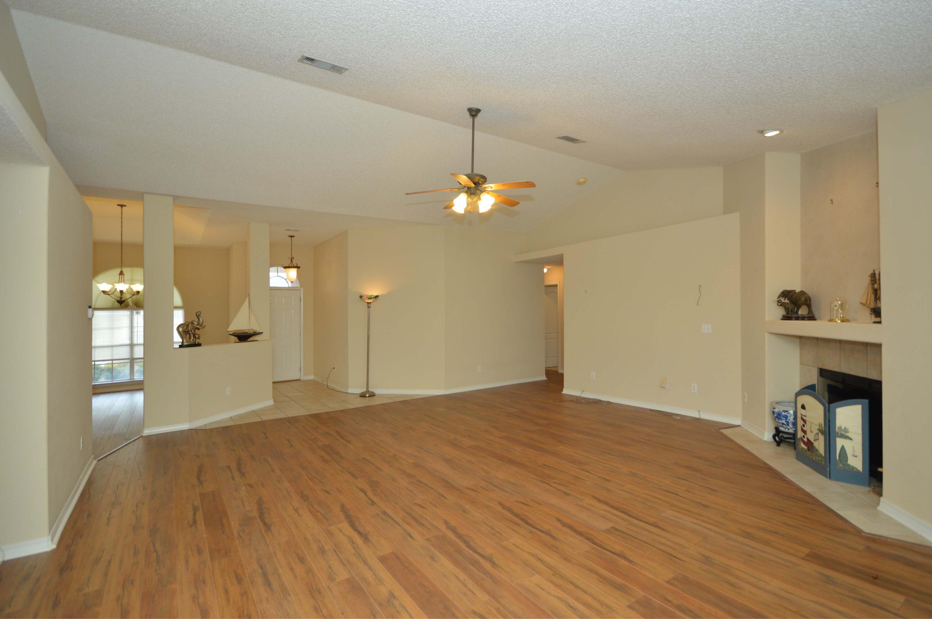 ROBLEDAL ESTATES - Residential