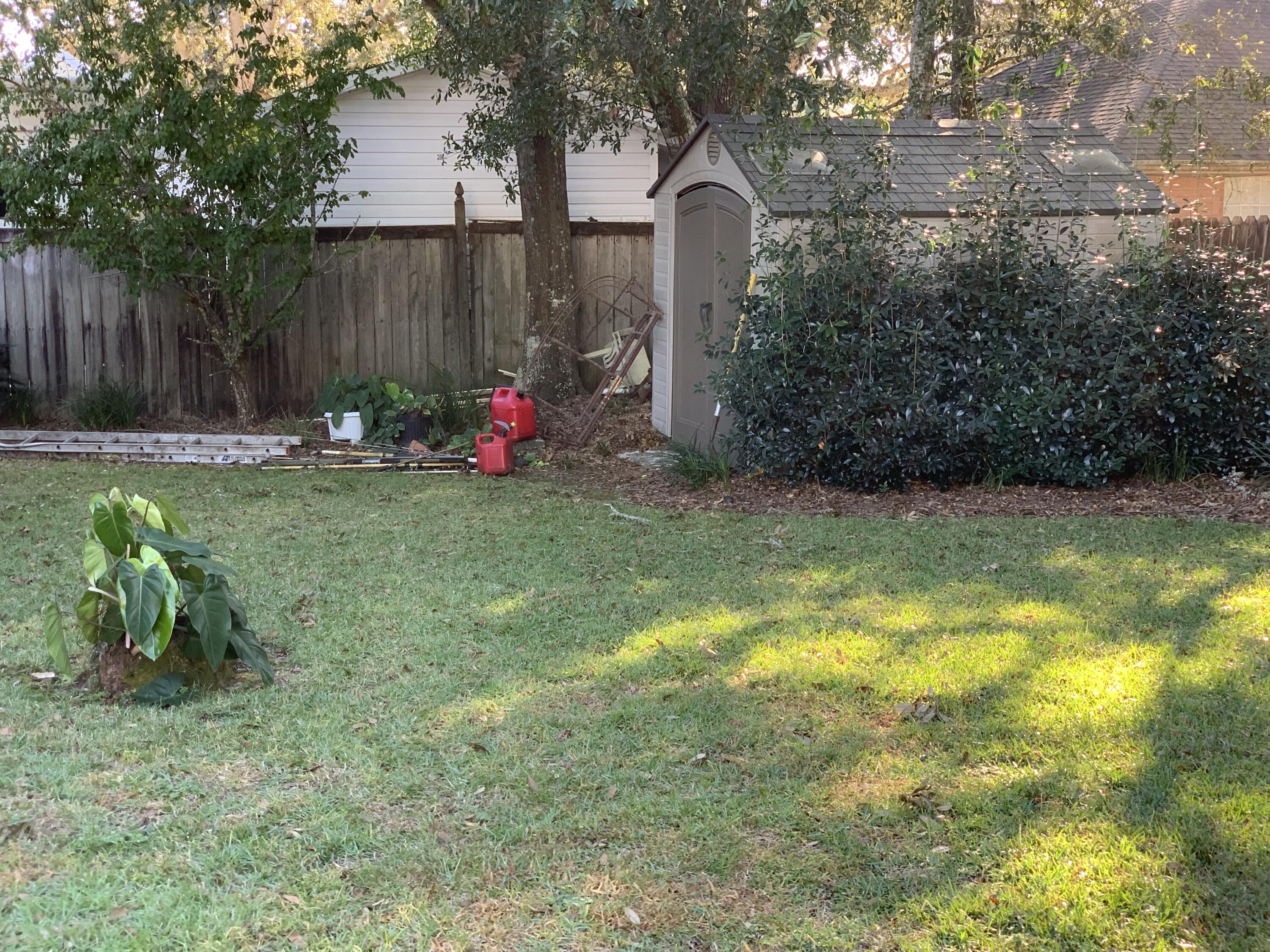 ROBLEDAL ESTATES - Residential