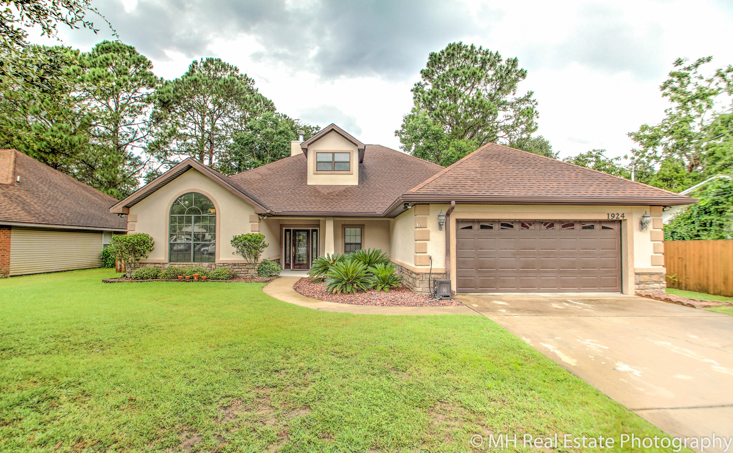 Very Motivated Seller!!! Price Reduced with No HOA fees. Seller is offering a $1,000 paint allowance to new buyer! This is a huge 2,290 square foot home with 2 bonus rooms has a gorgeous family room that feels like a mountain lodge retreat complete with a floor to ceiling river rock, wood burning fireplace, and a tongue-in-groove pine ceiling with wood beam accents. The kitchen has Silestone counter tops, solid cherry cabinets with a honey glaze, and stainless steel appliances. The cooks and sous-chefs will appreciate the custom raised dishwasher which makes cleanup a breeze.Enter the master bedroom and you will find yourself surrounded by beautiful custom solid wood wainscoting, rich chair rail and crown molding, and a trayed ceiling.