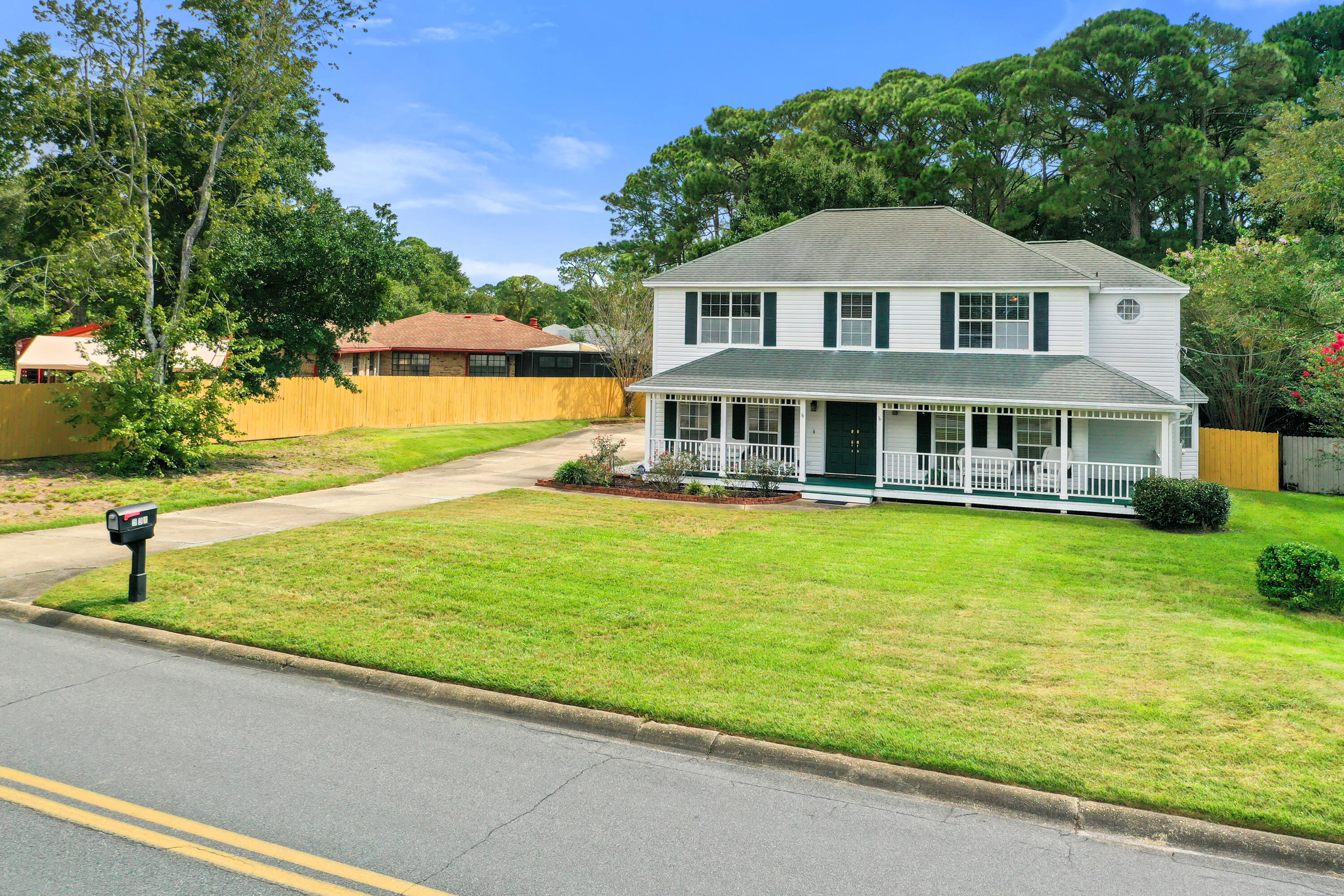 LAKE LORRAINE ESTATES - Residential