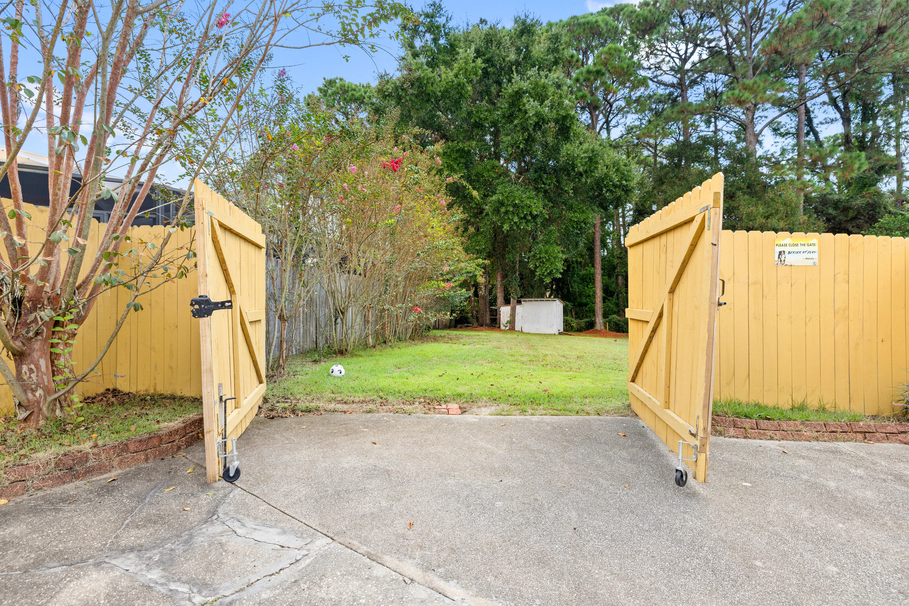 LAKE LORRAINE ESTATES - Residential