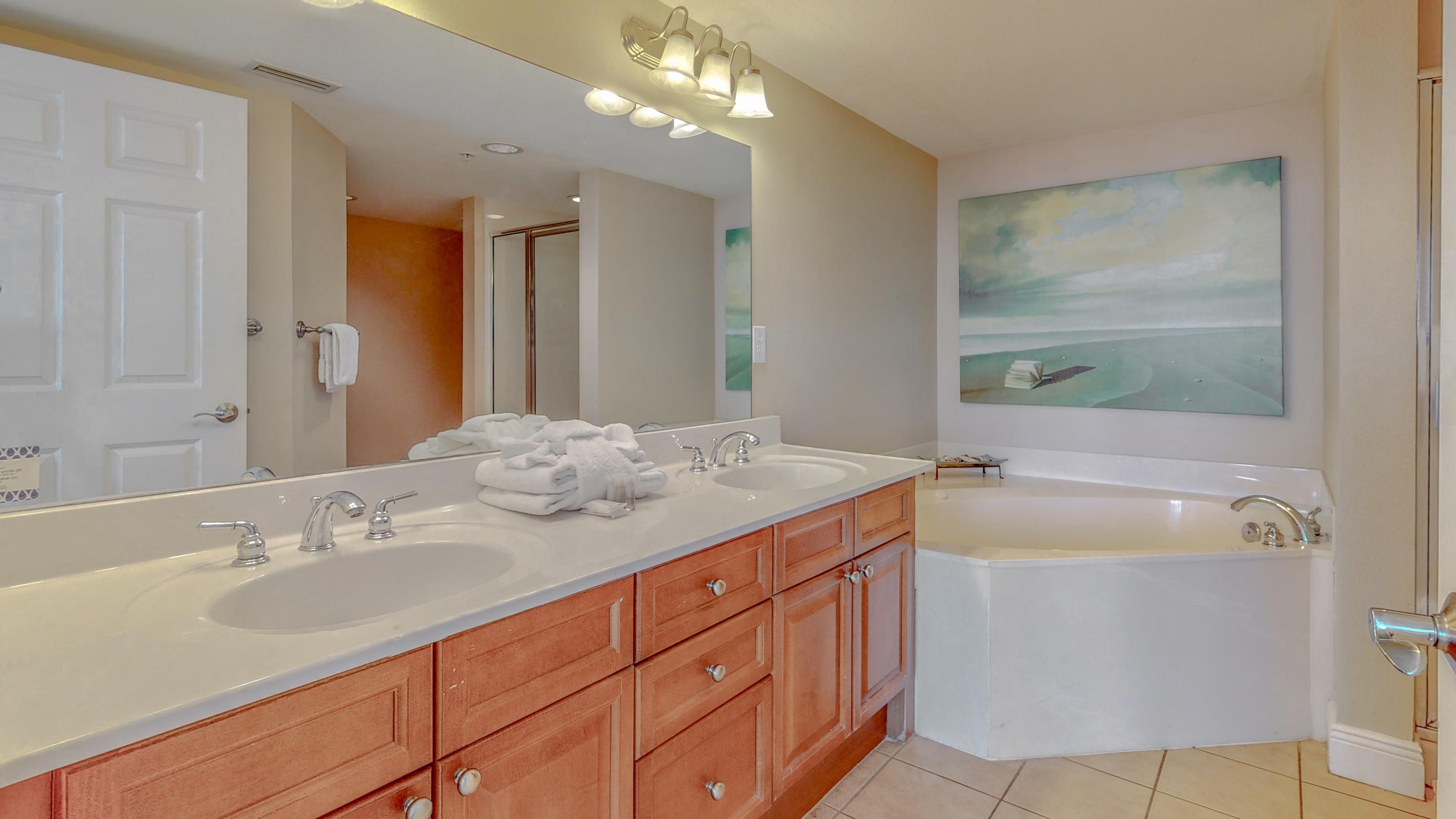 EMERALD BEACH RESORT - Residential