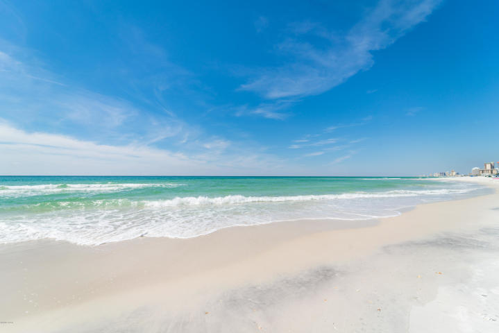 COLONY CLUB HARBOUR PH 1 - Residential