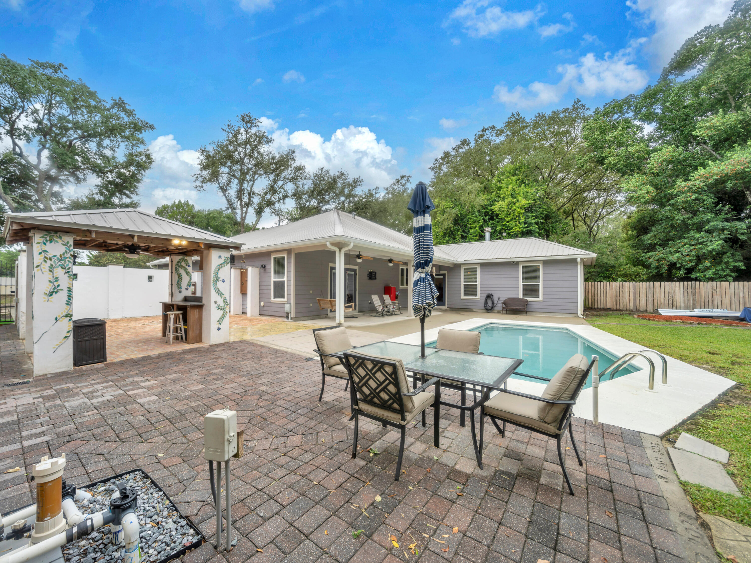 WHISPERING PINES - Residential