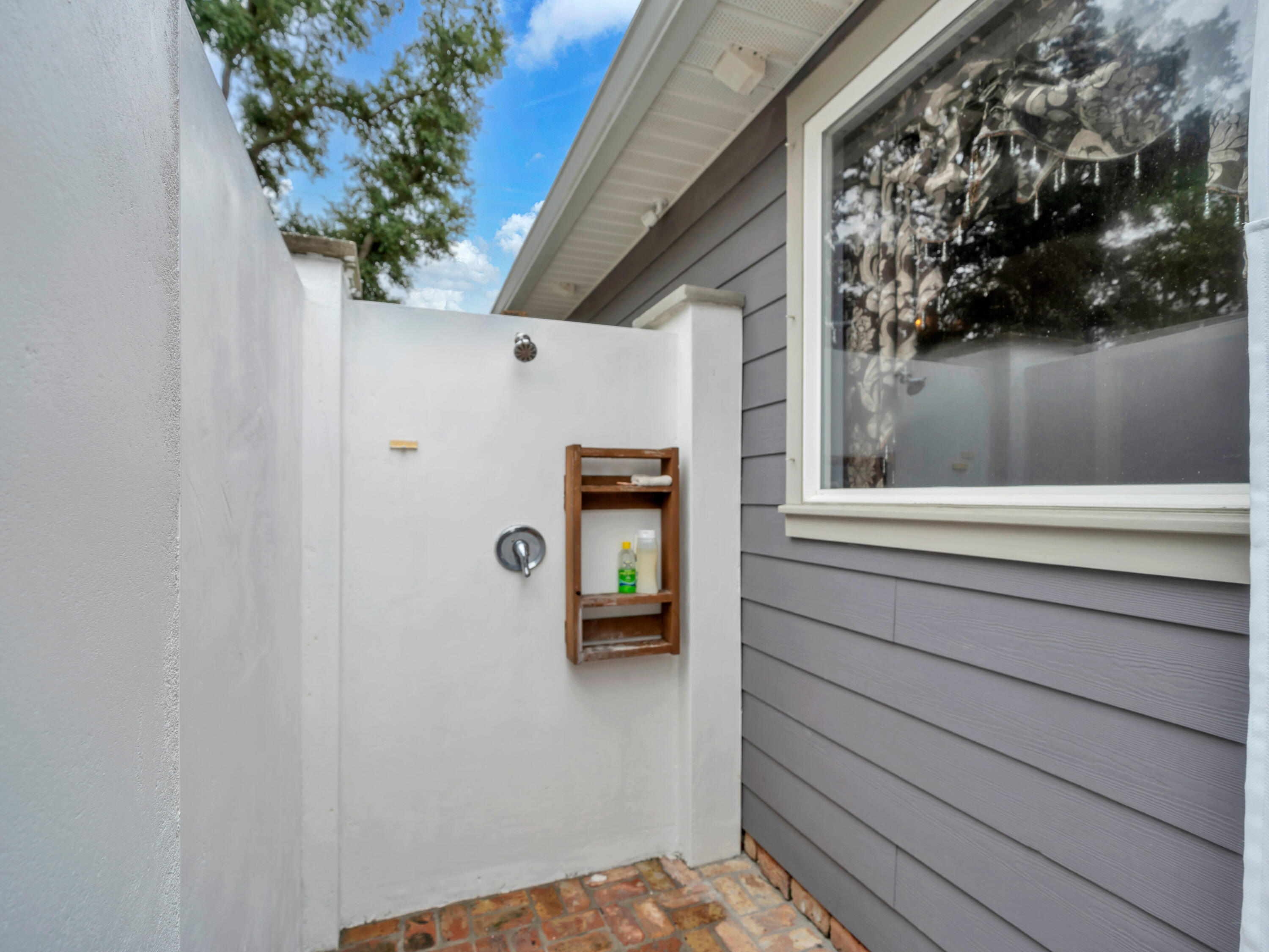 WHISPERING PINES - Residential