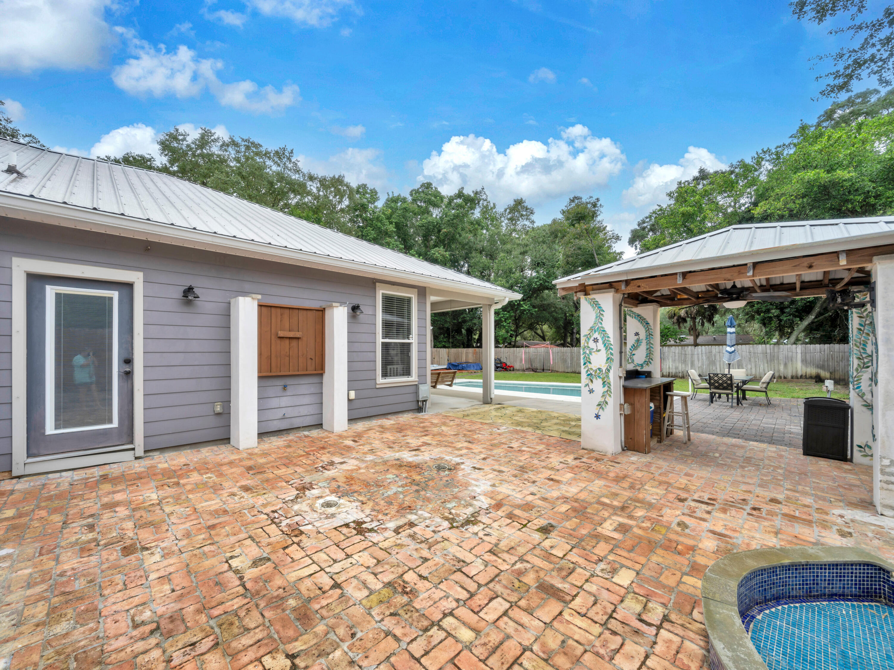 WHISPERING PINES - Residential