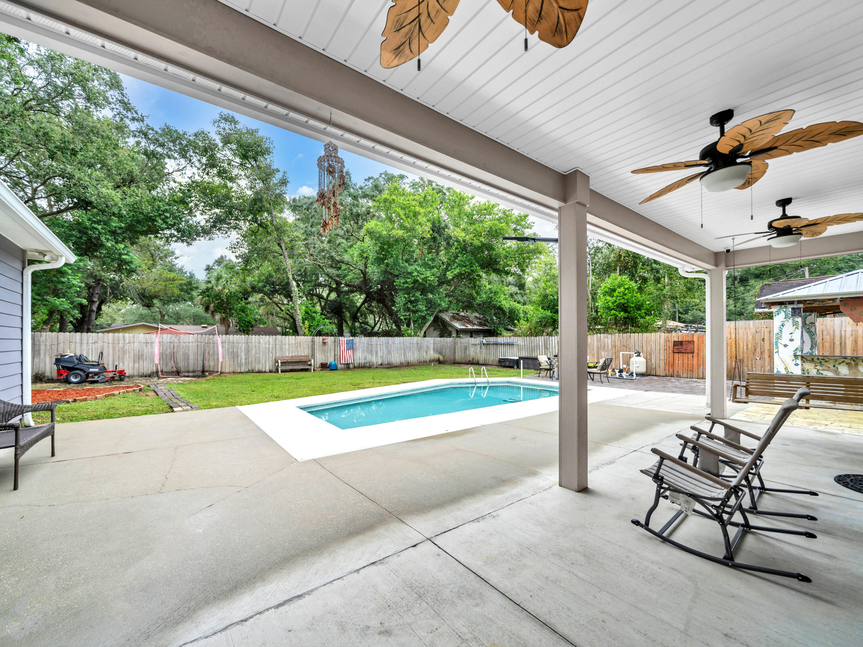 WHISPERING PINES - Residential
