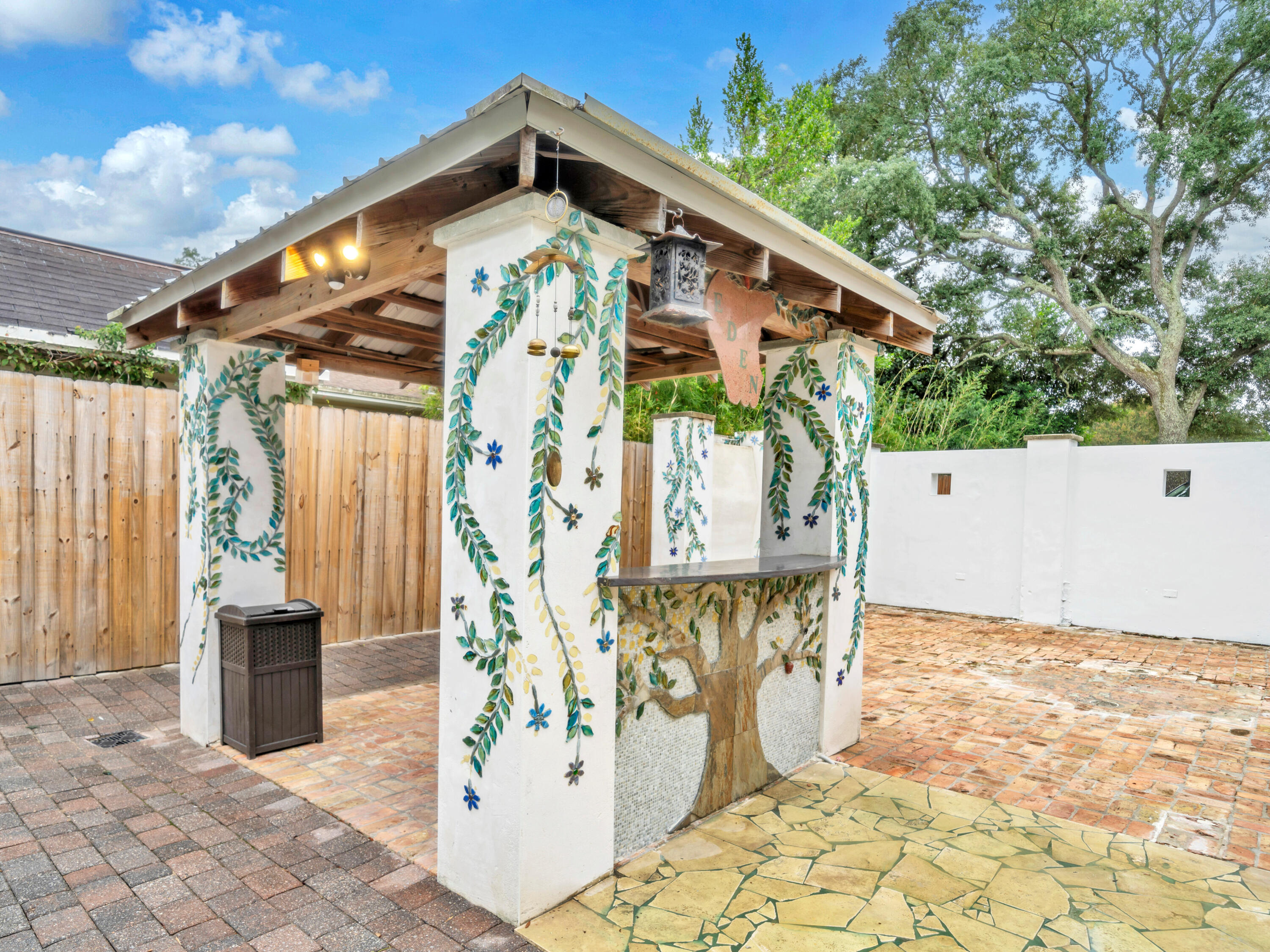 WHISPERING PINES - Residential
