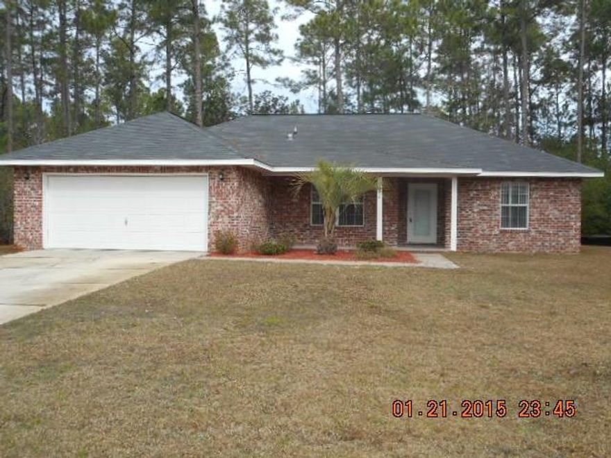 Great brick home on a quiet cul-de-sac. Open floor plan, split bedroom, fireplace & separate dining room. Faux wood blinds, eat-in kitchen. And enjoy the benefit of all the recreational facilities offered at Holley By the Sea.