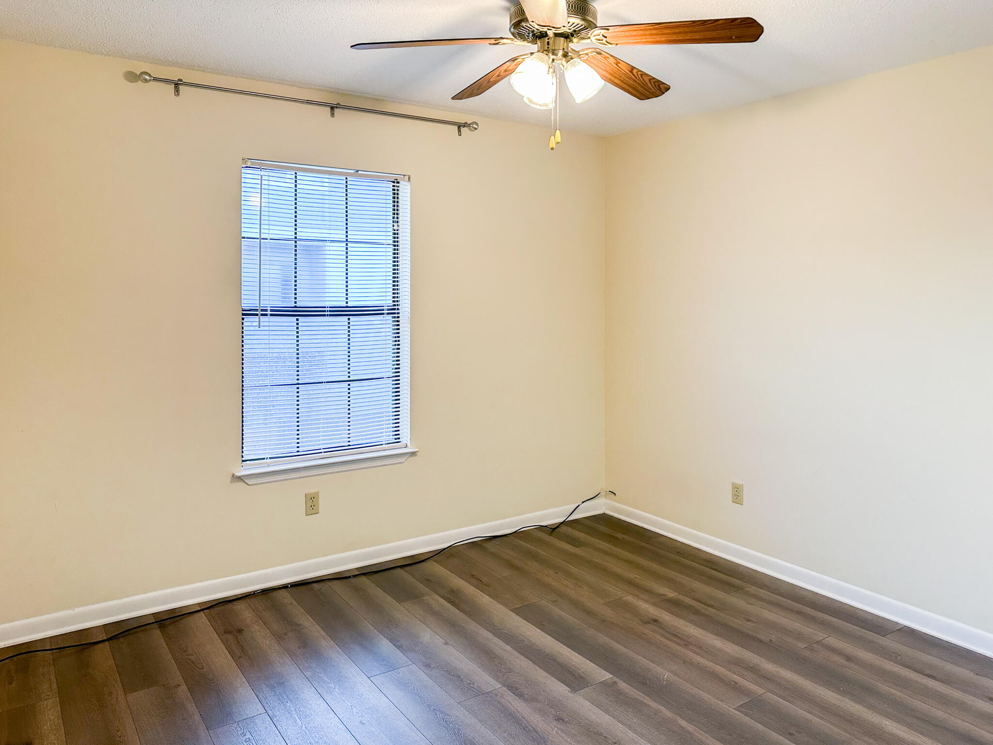 ISLAND MARK - Residential Lease