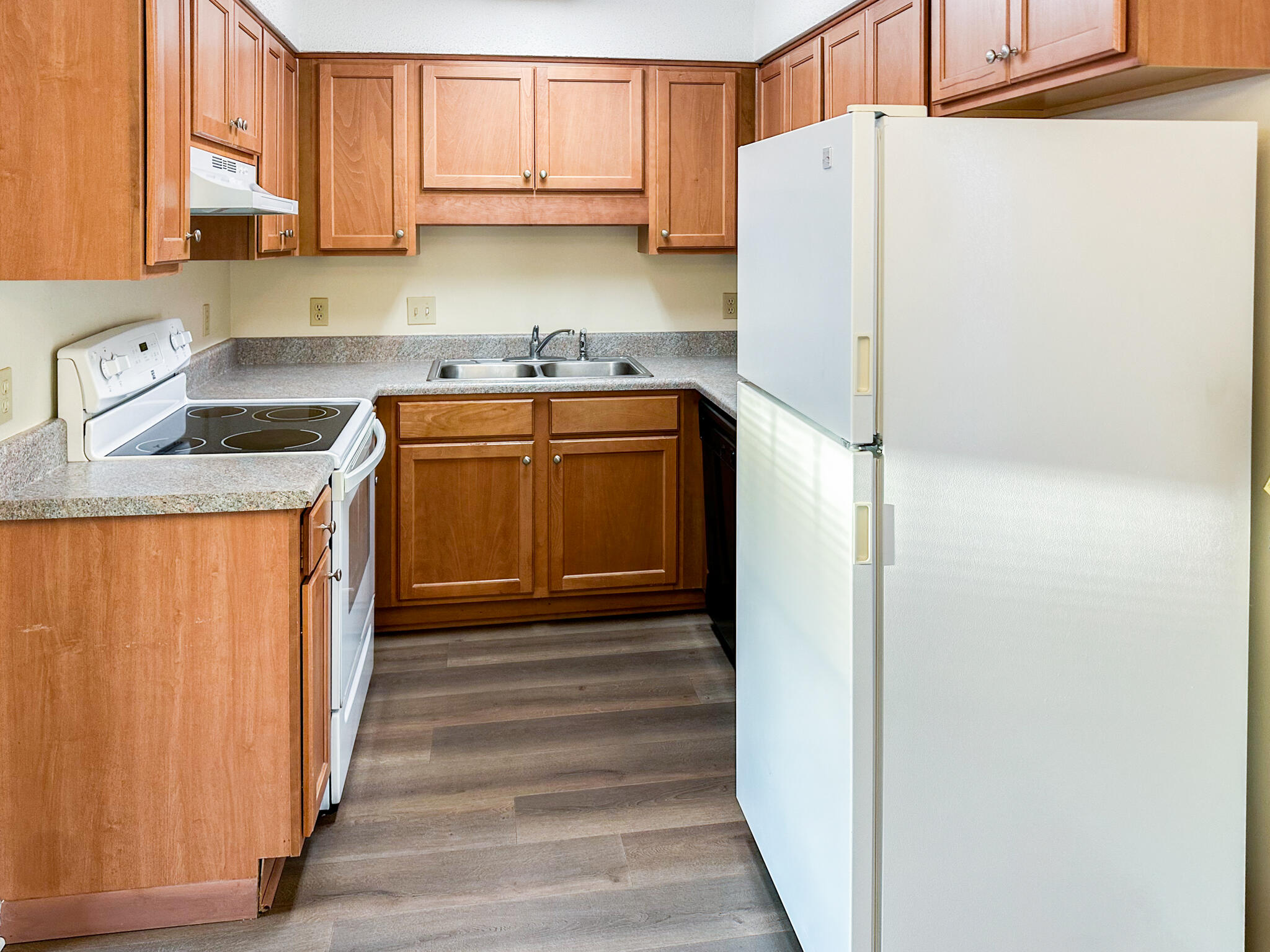 ISLAND MARK - Residential Lease