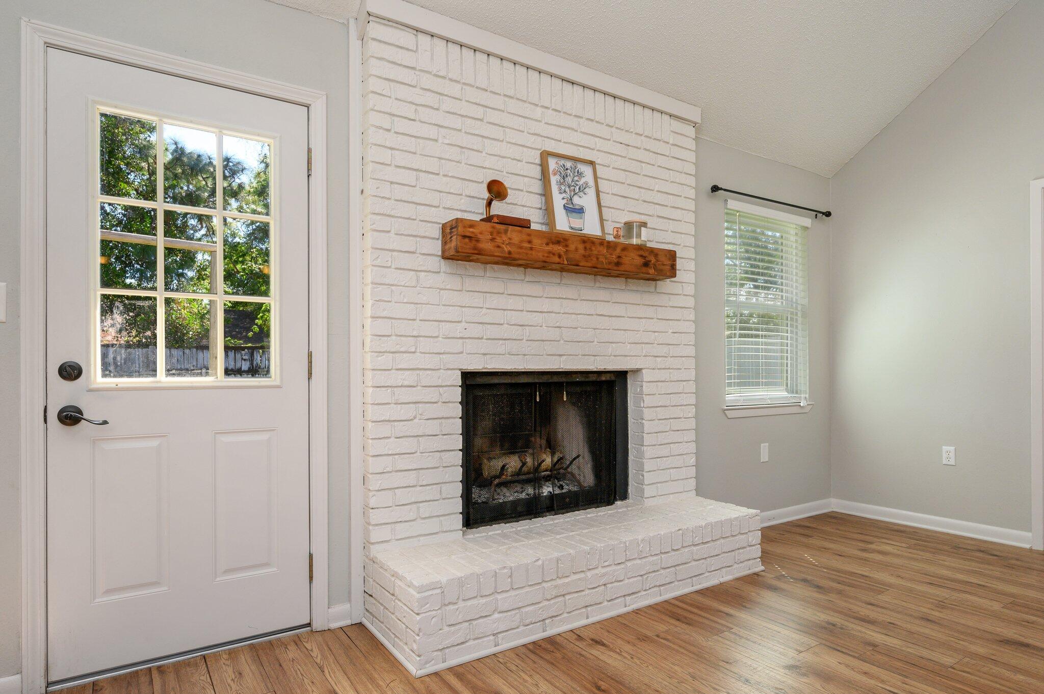 MARY ESTHER MANOR - Residential