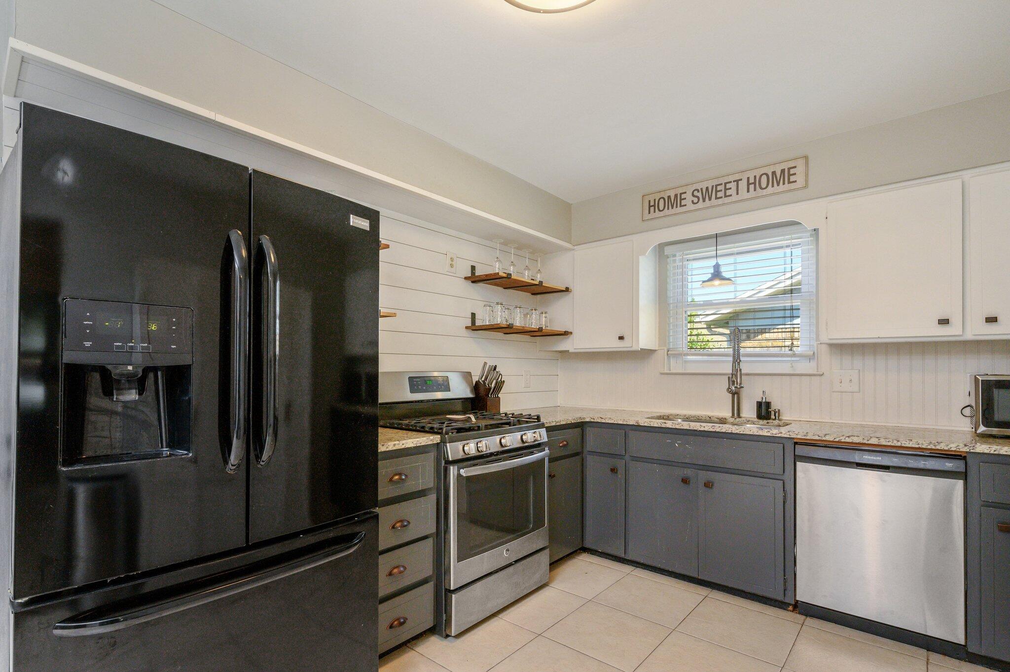 MARY ESTHER MANOR - Residential