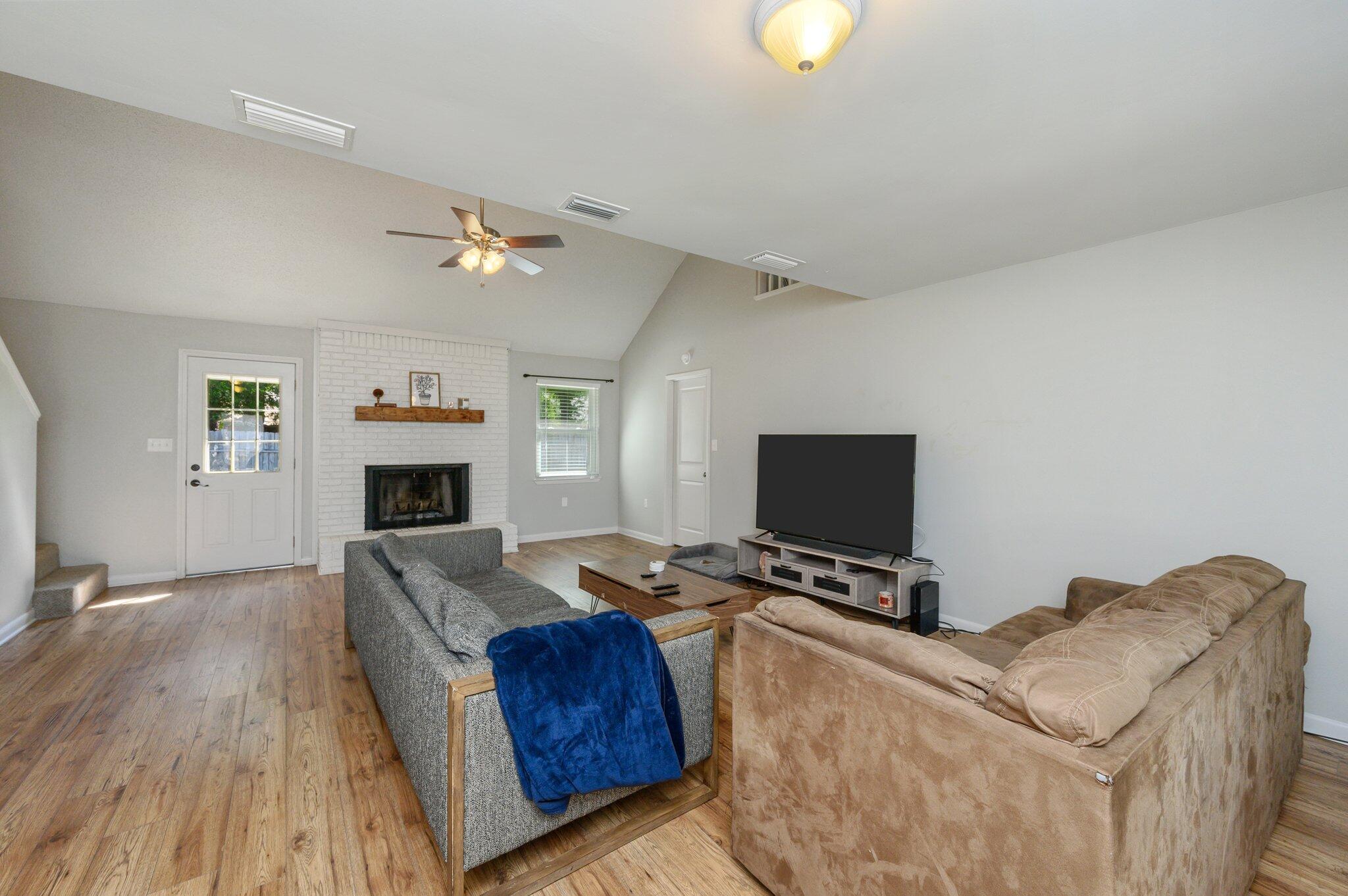 MARY ESTHER MANOR - Residential