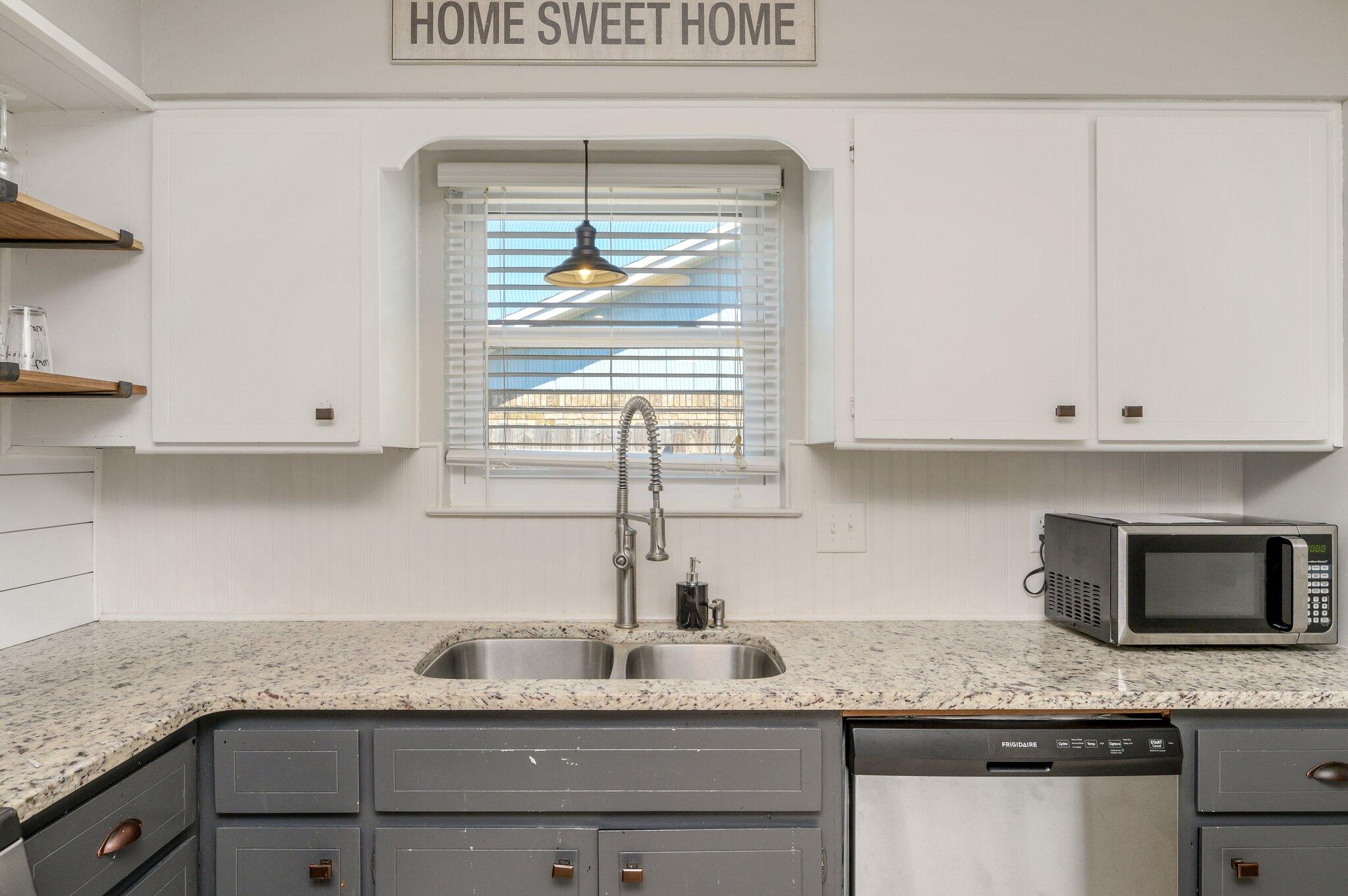 MARY ESTHER MANOR - Residential