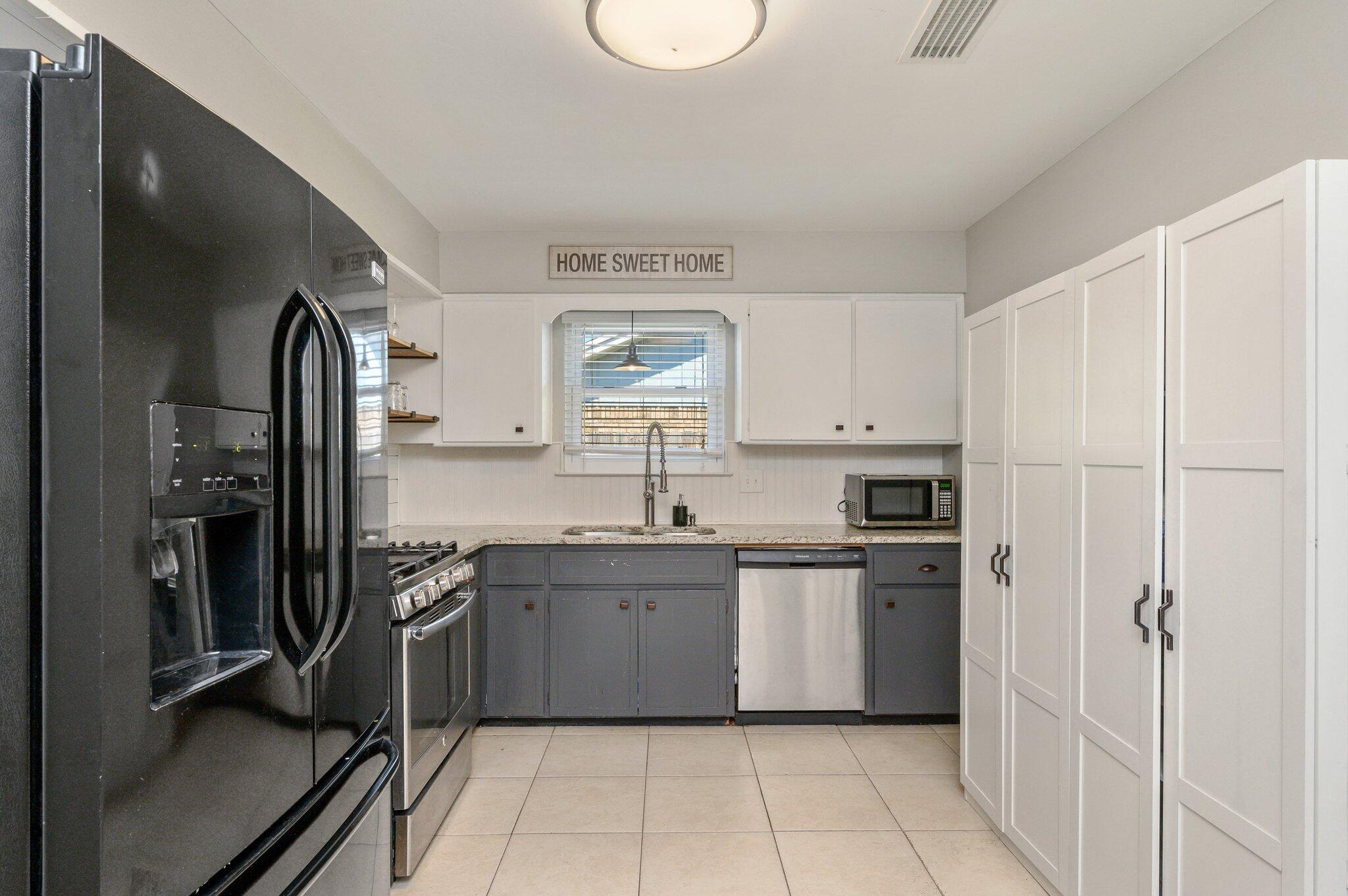 MARY ESTHER MANOR - Residential