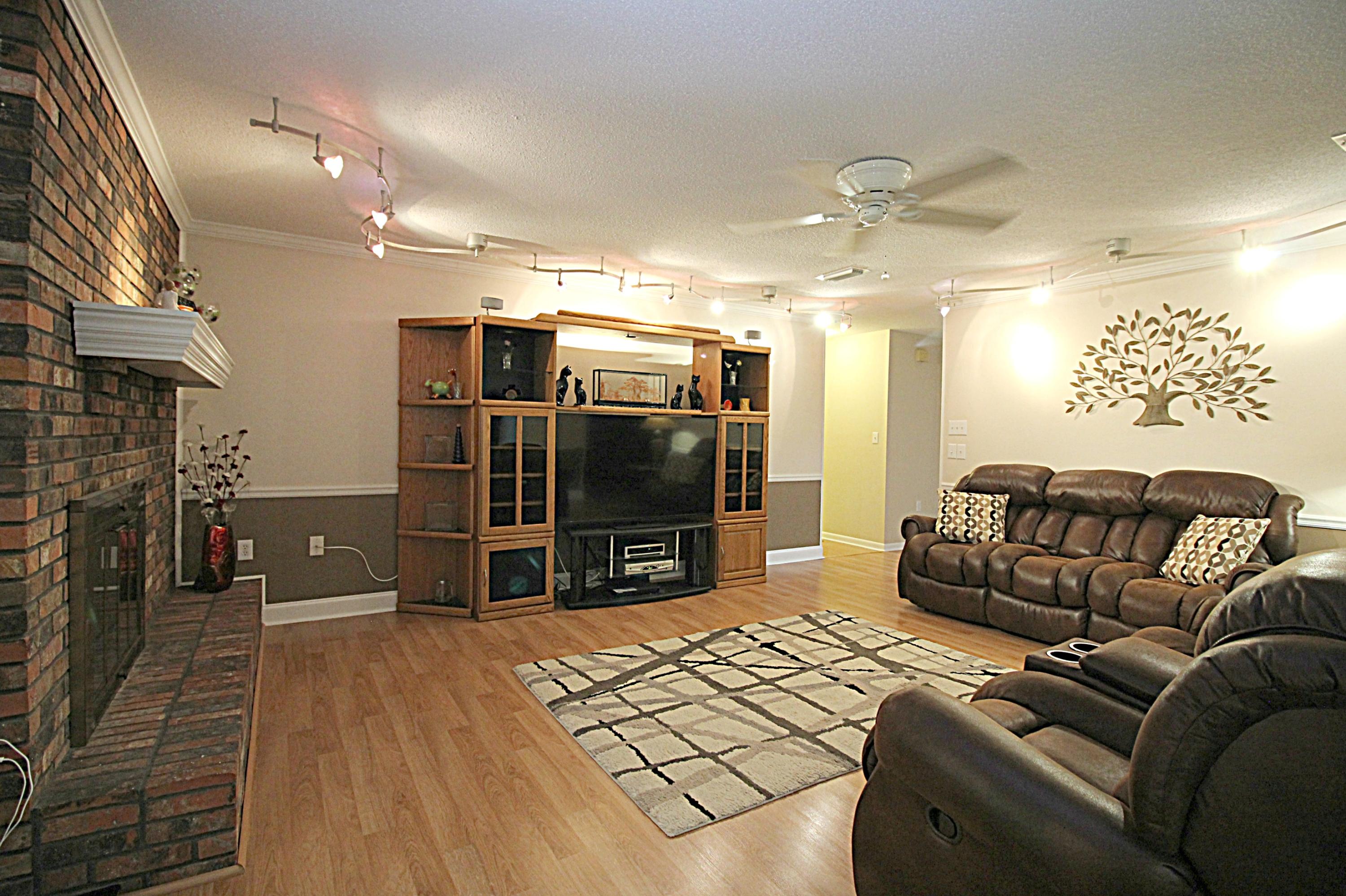 LAKE LORRAINE ESTATES 3 - Residential