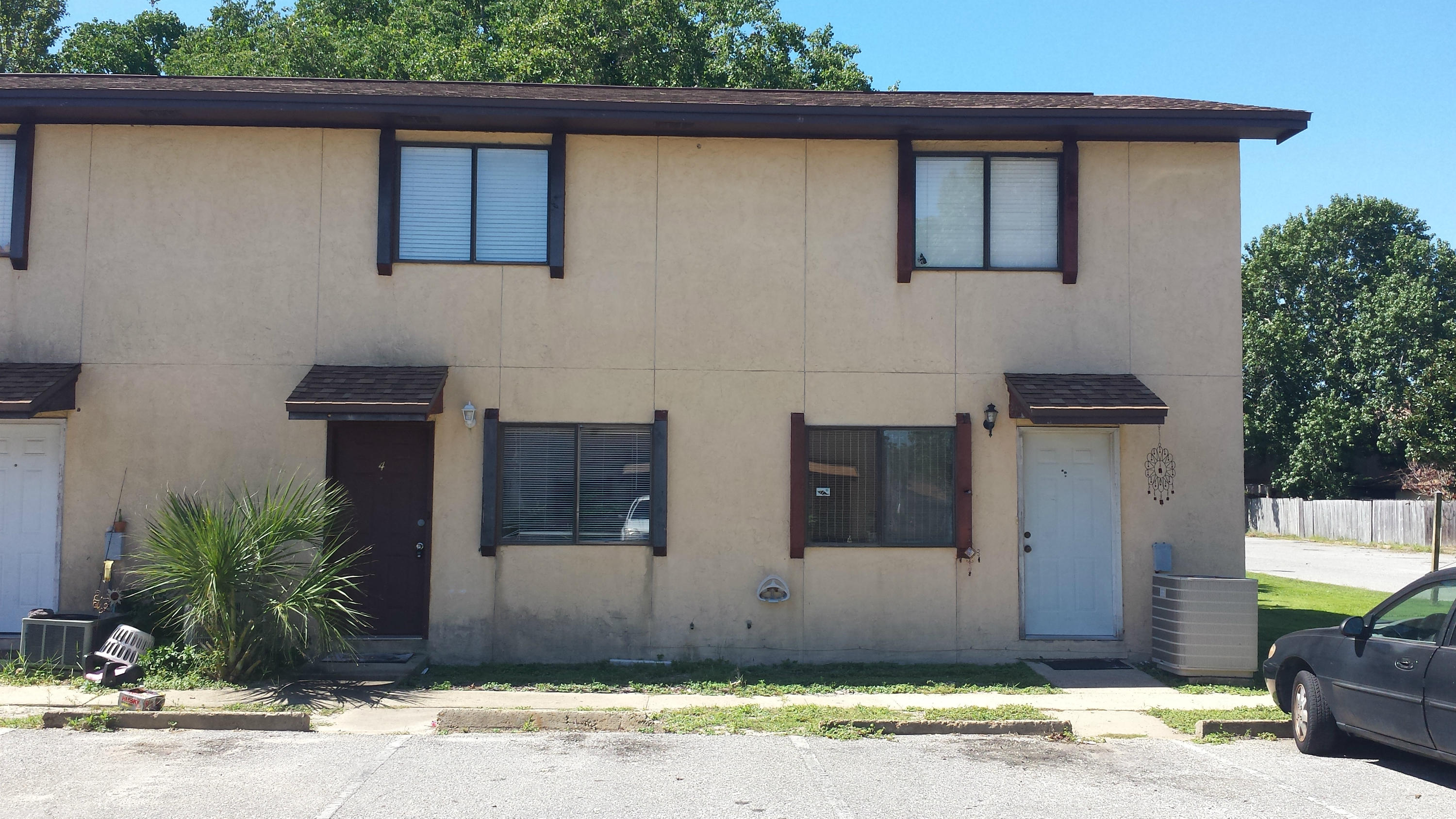Great first home or investment property. Unit is in very good shape. Interior has been repainted with new ceiling fans. This unit comes with two parking spaces.