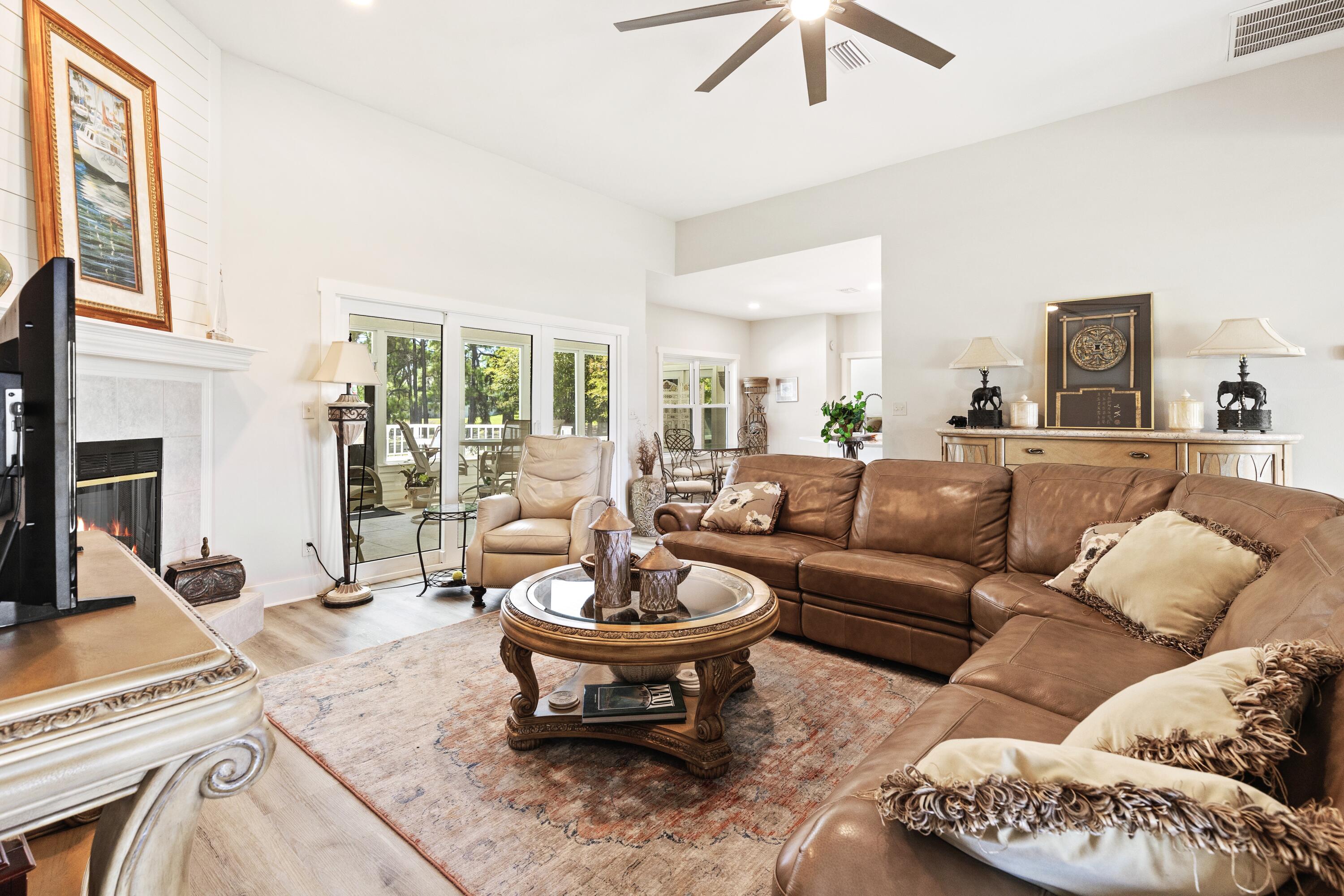 COUNTRY CLUB HILLS PH 1 - Residential