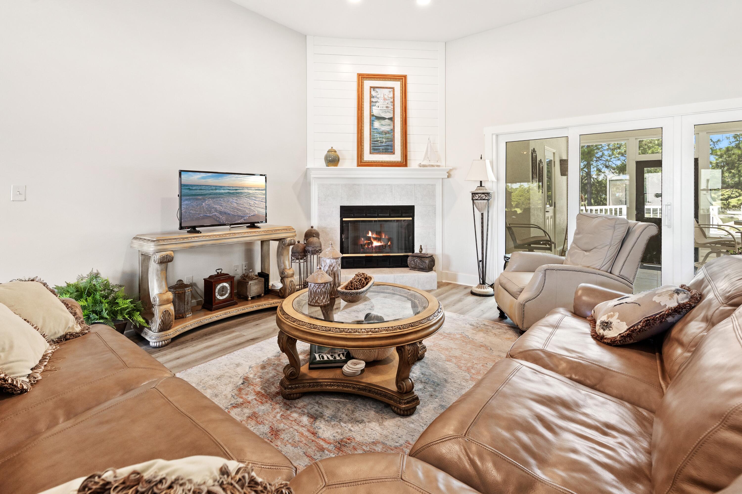 COUNTRY CLUB HILLS PH 1 - Residential